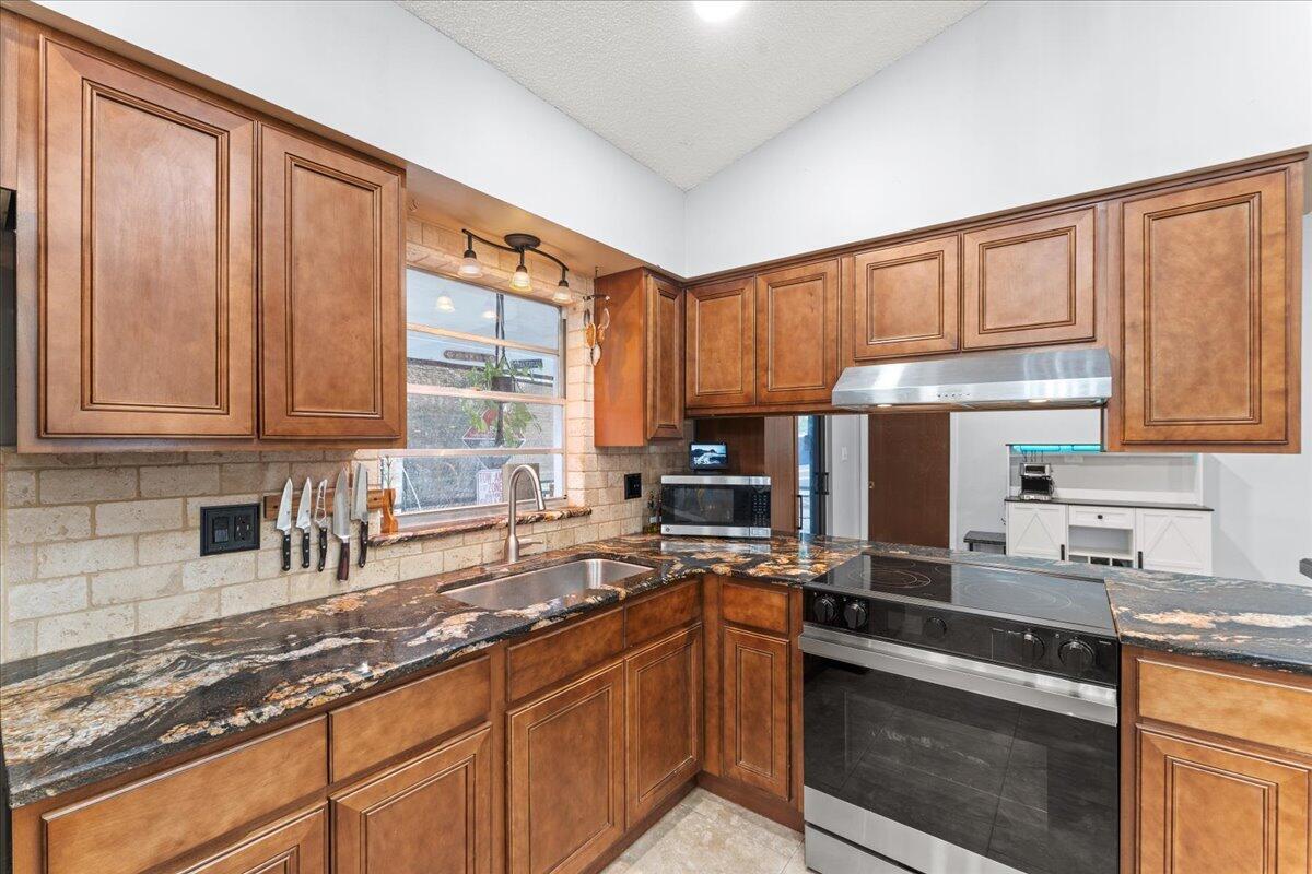 2350 Fallon Boulevard Ne Property Photo 14