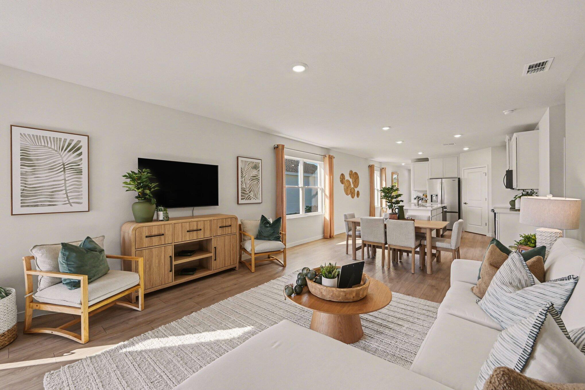 9633 Venetian Square Property Photo 3