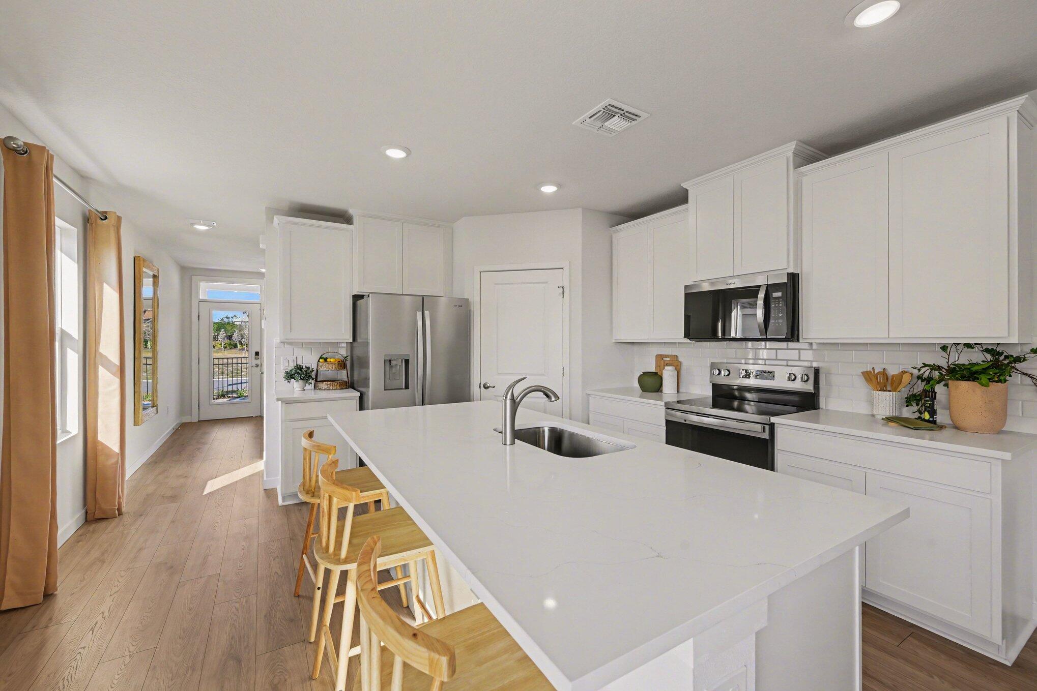 9633 Venetian Square Property Photo 9