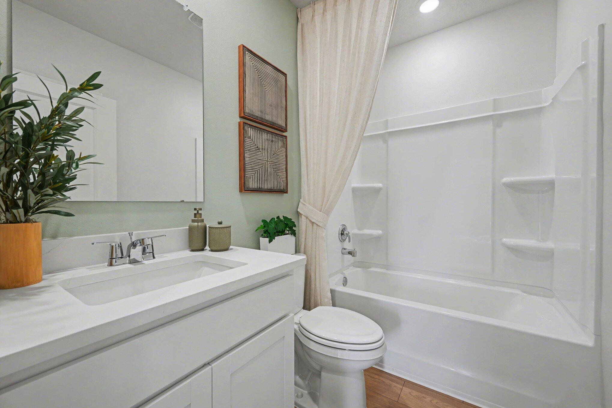 9633 Venetian Square Property Photo 14