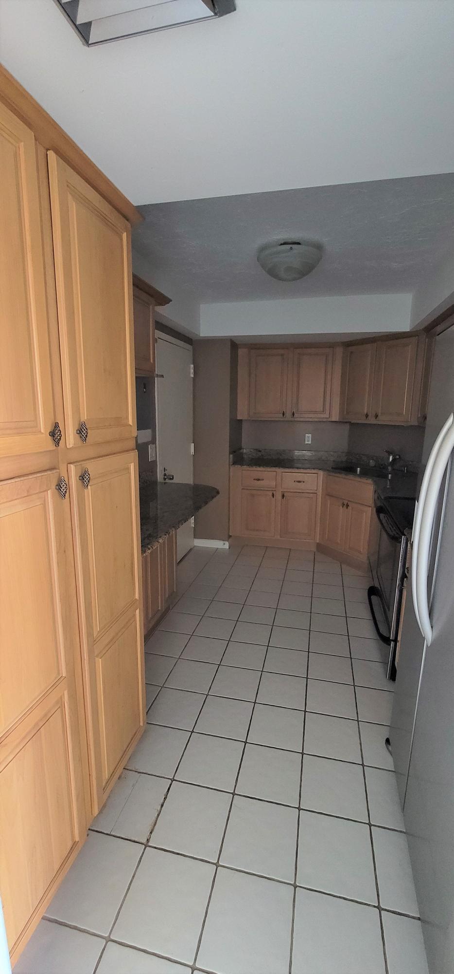 2425 Presidential Way 402 Property Photo 2