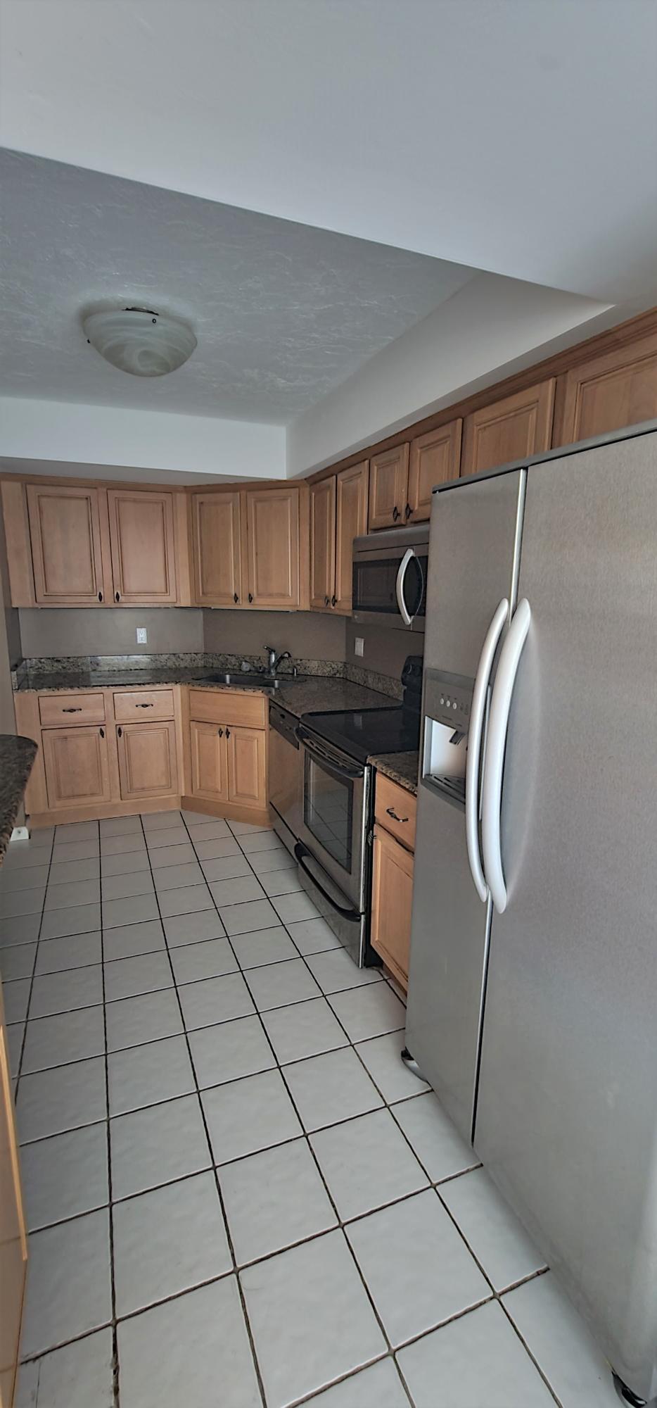 2425 Presidential Way 402 Property Photo 3