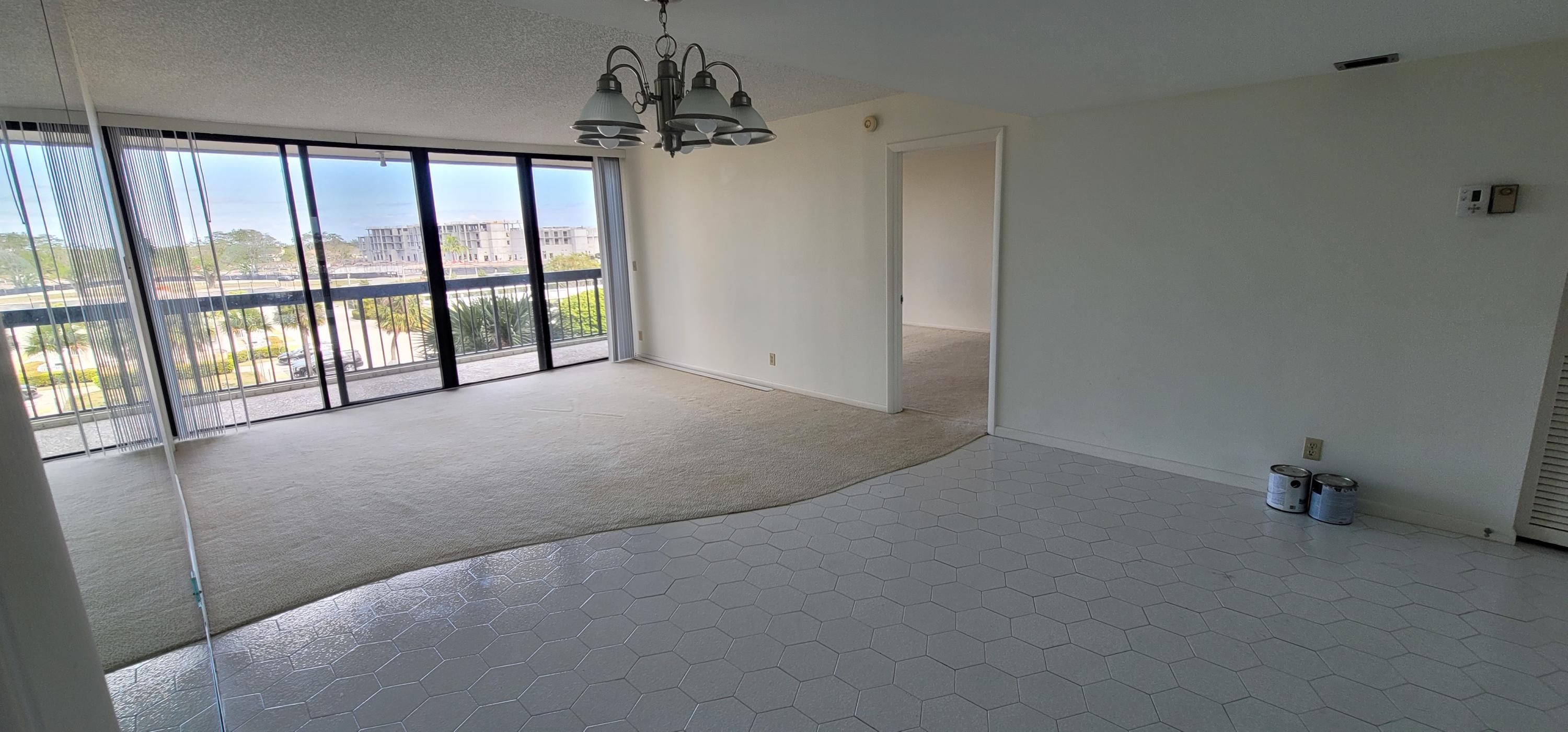 2425 Presidential Way 402 Property Photo 6