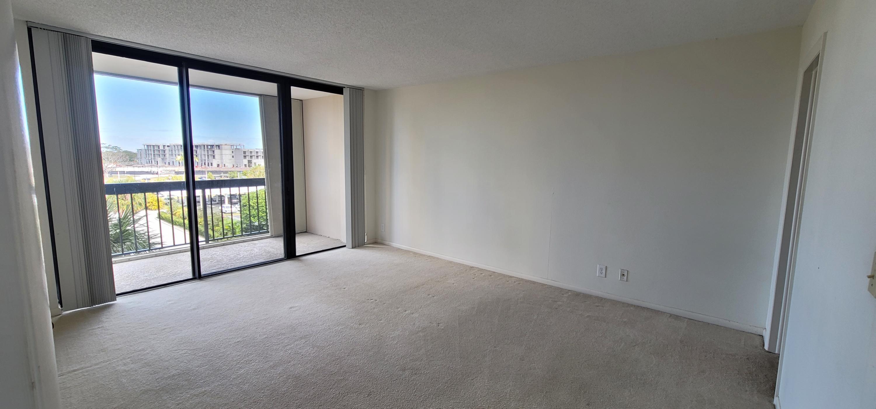 2425 Presidential Way 402 Property Photo 10