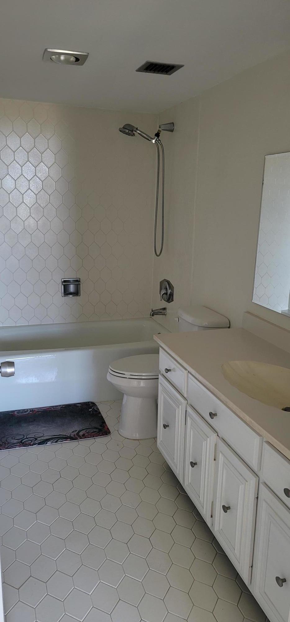 2425 Presidential Way 402 Property Photo 12