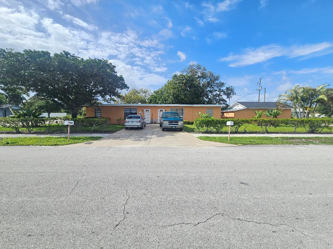 800 NW 1st Street Property Photo 1