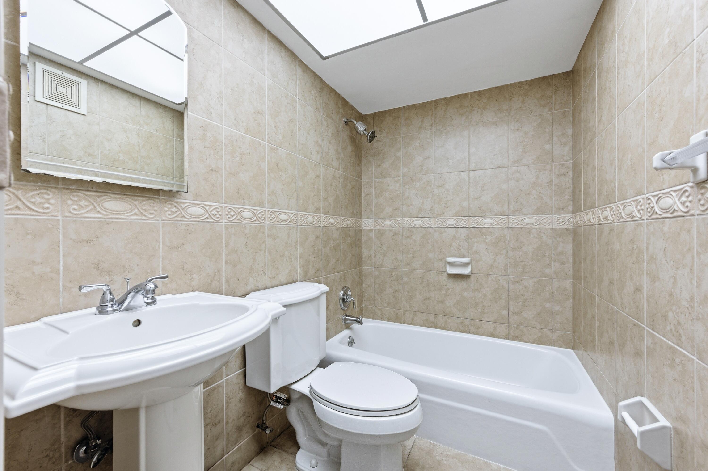 120 Lehane Terrace 202 Property Photo 14