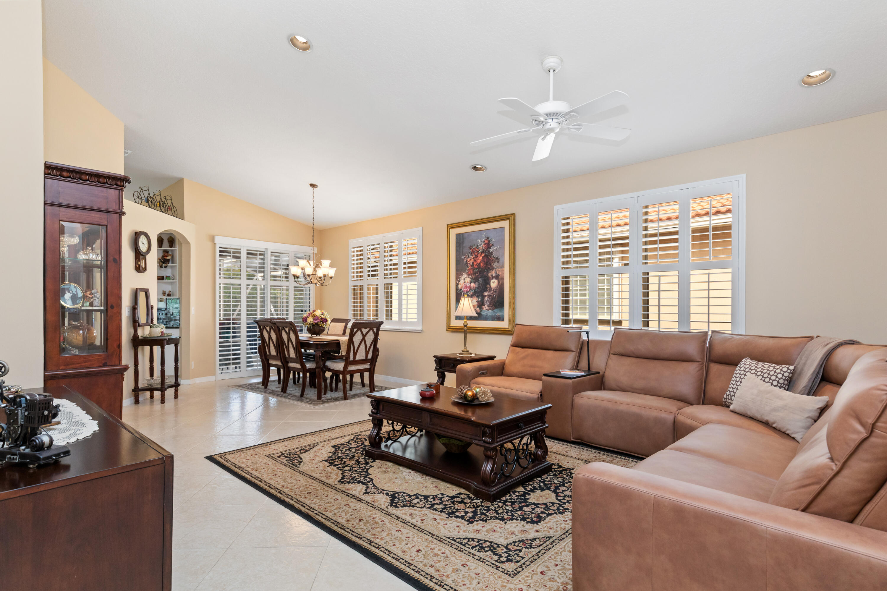 6698 Vía Roma Property Photo 1