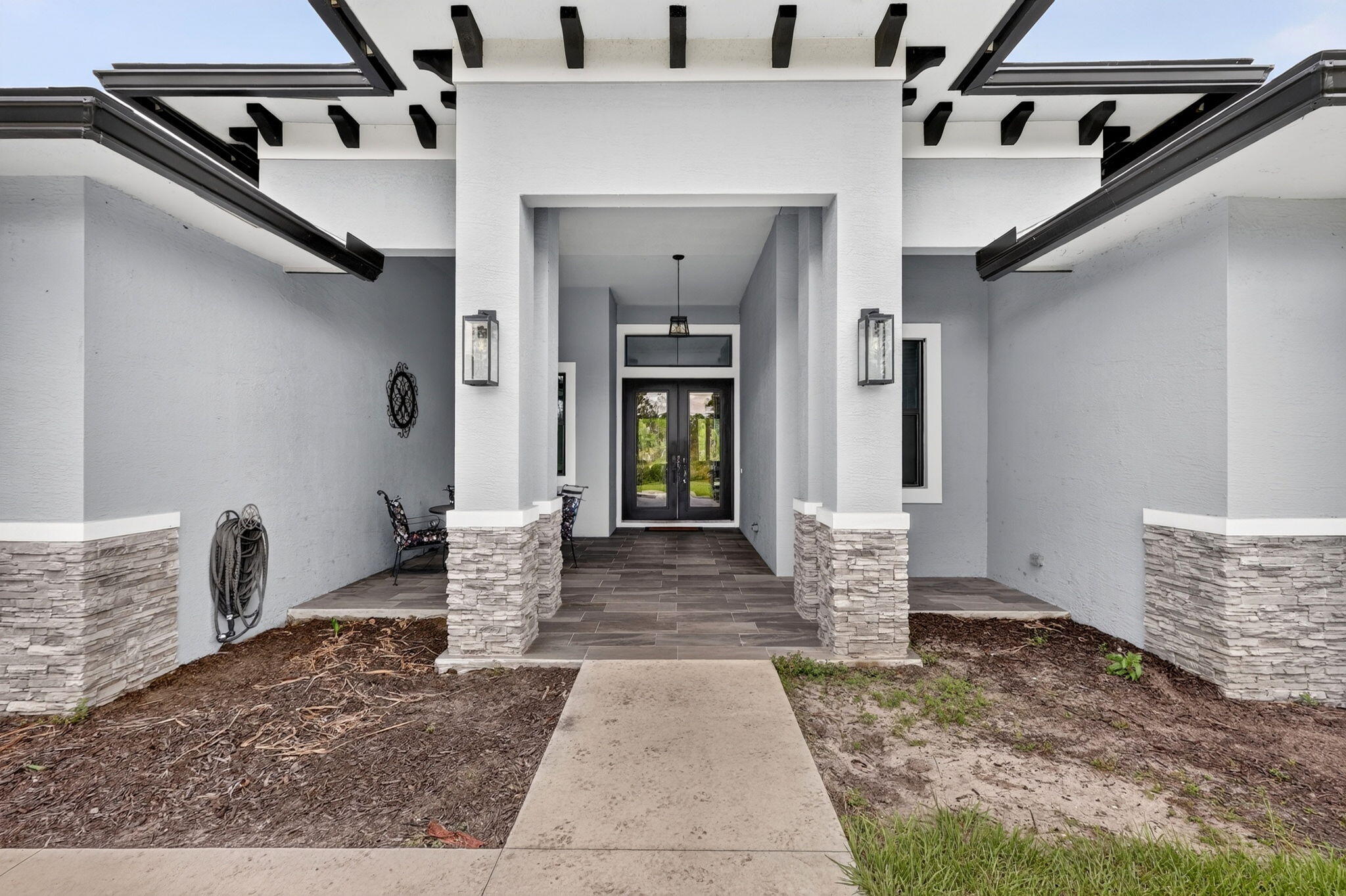 2643 Dyer Road Property Photo 5