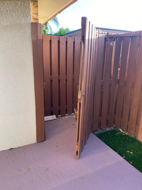 719 7th Lane Property Photo 4