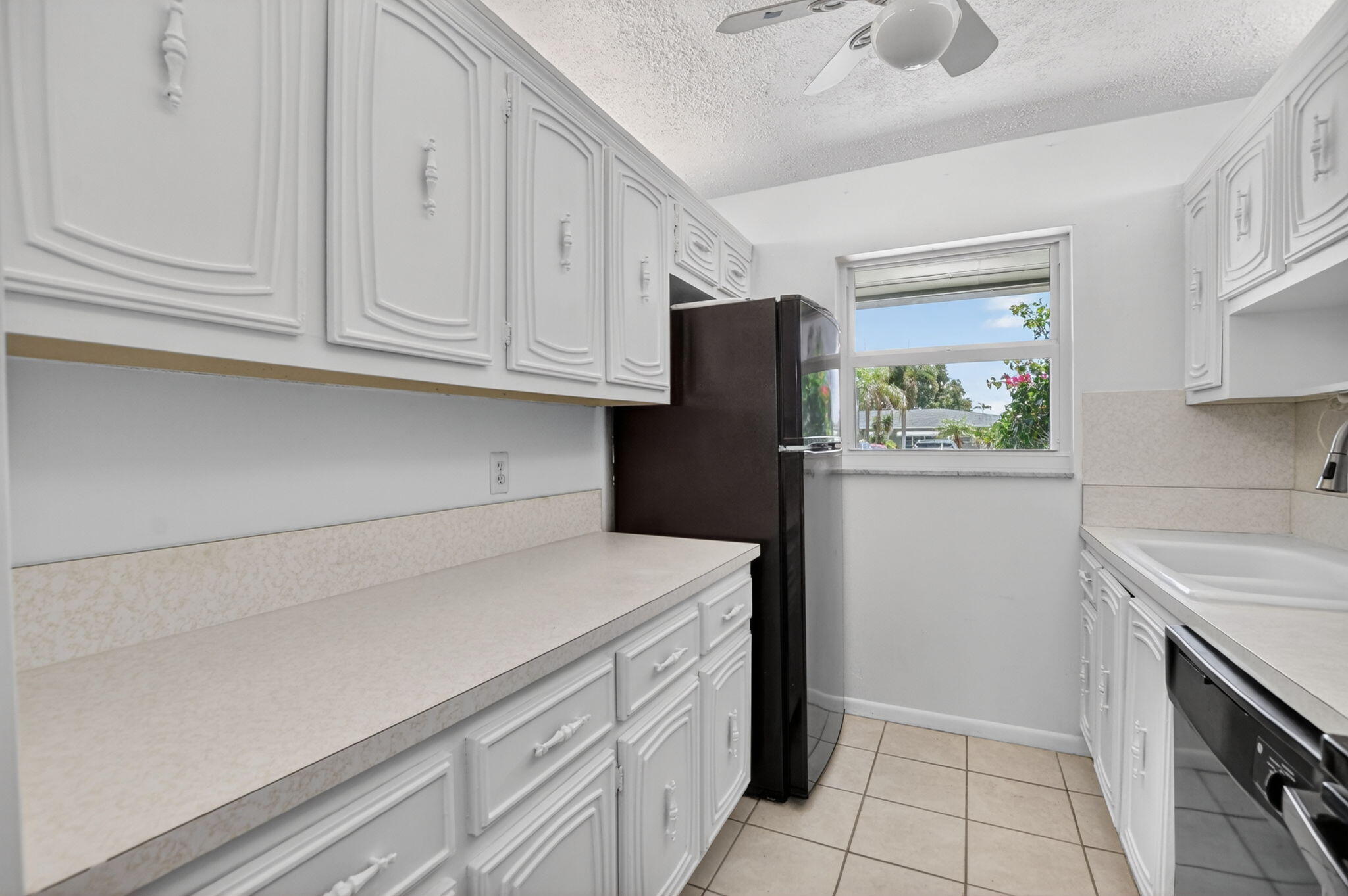 912 South Drive A Property Photo 6