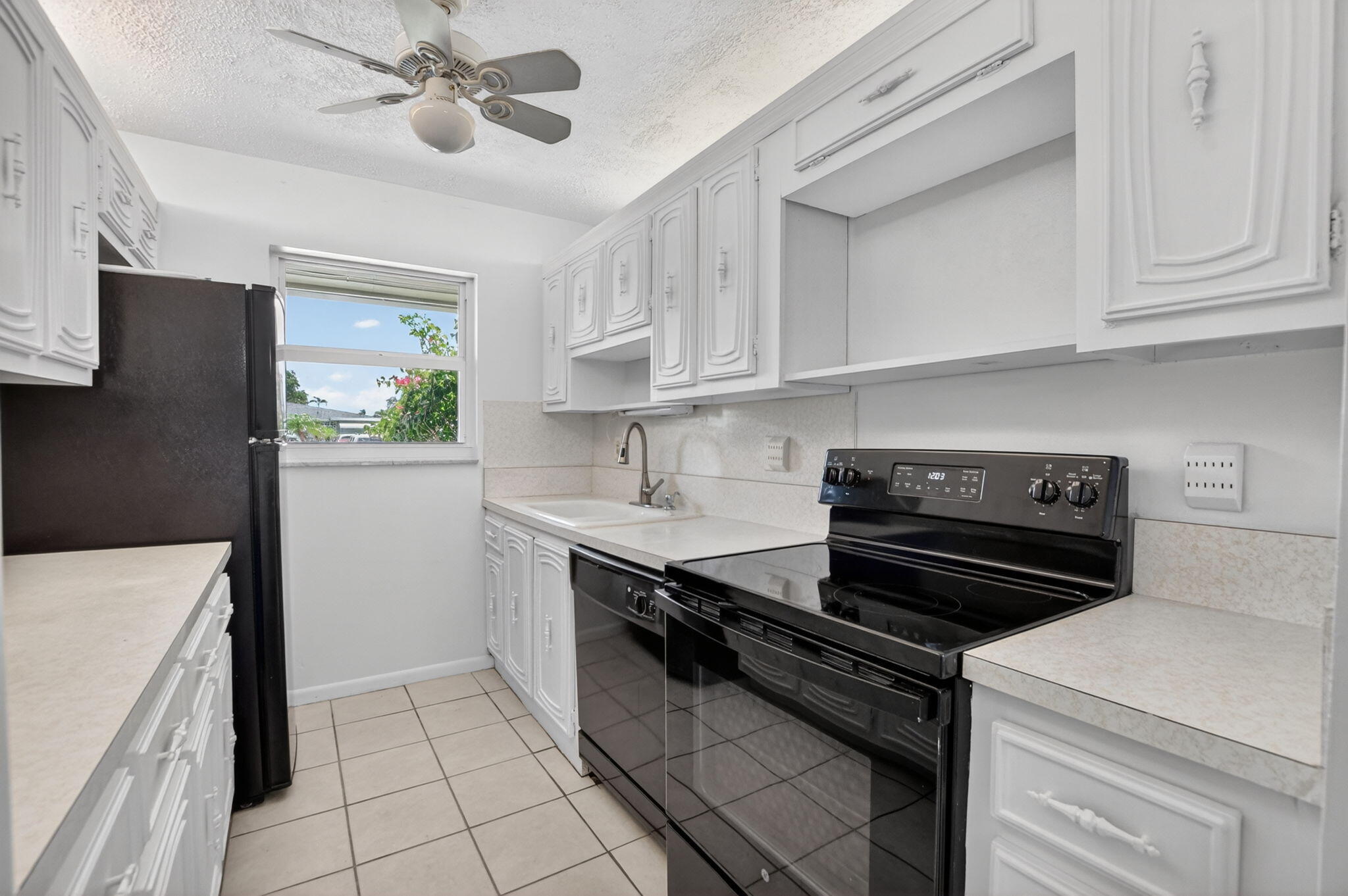 912 South Drive A Property Photo 7