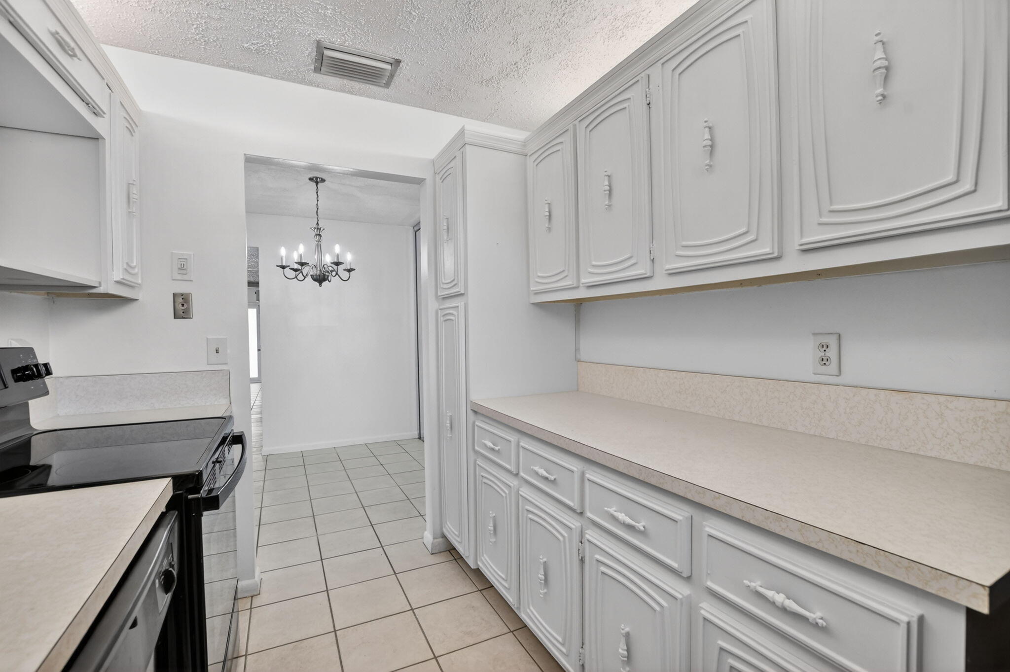 912 South Drive A Property Photo 8
