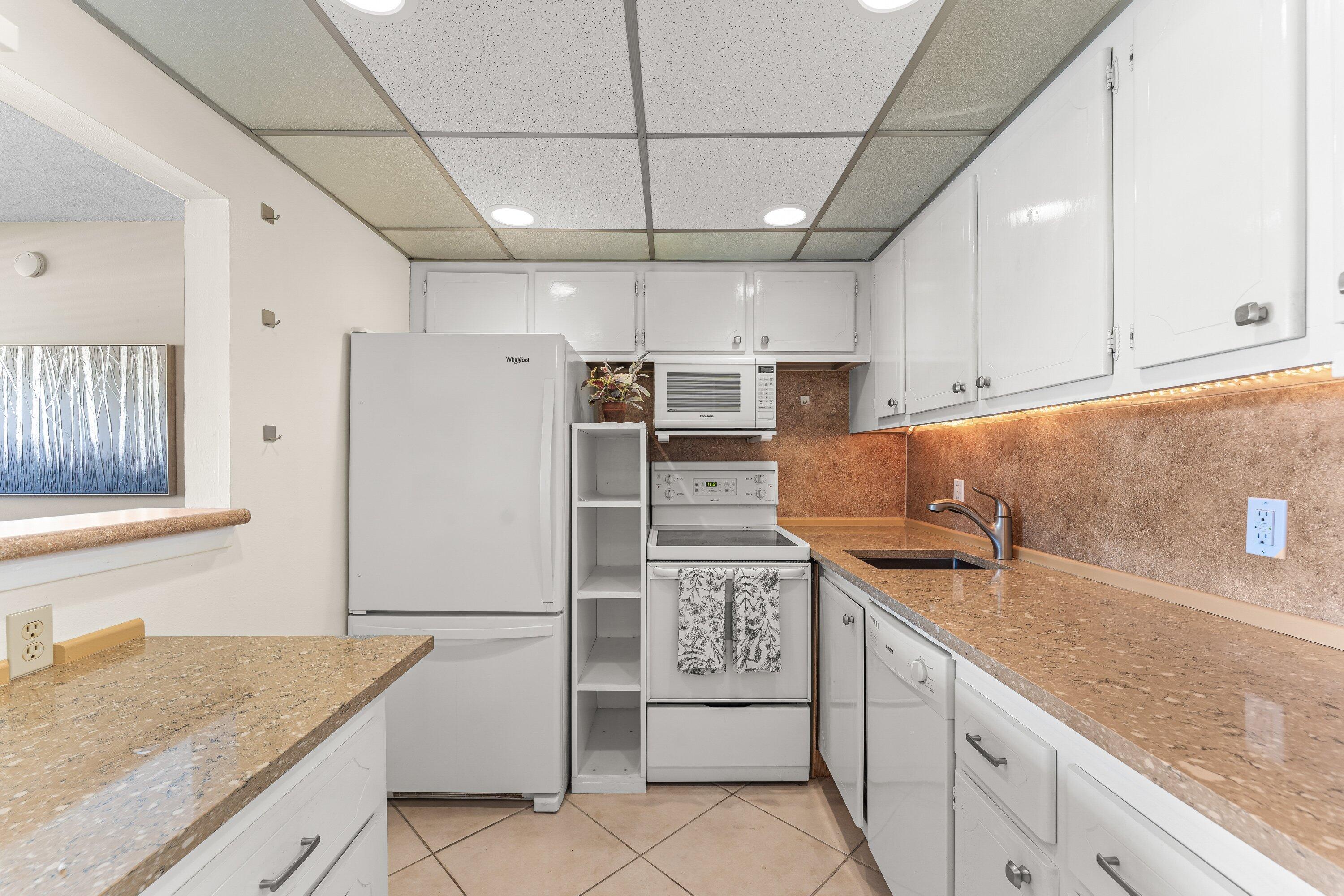 1017 Harwood C Property Photo 5