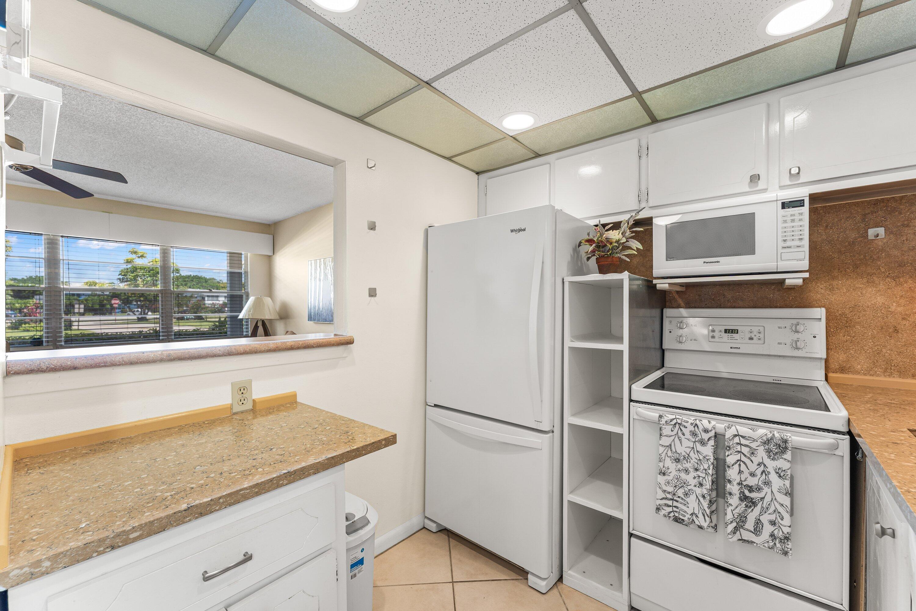 1017 Harwood C Property Photo 6