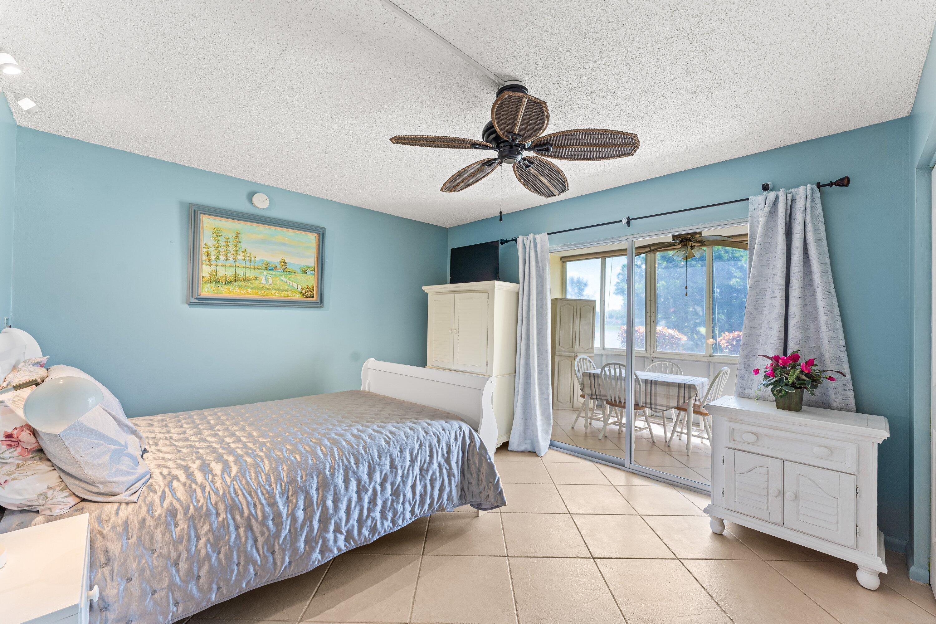 1017 Harwood C Property Photo 7