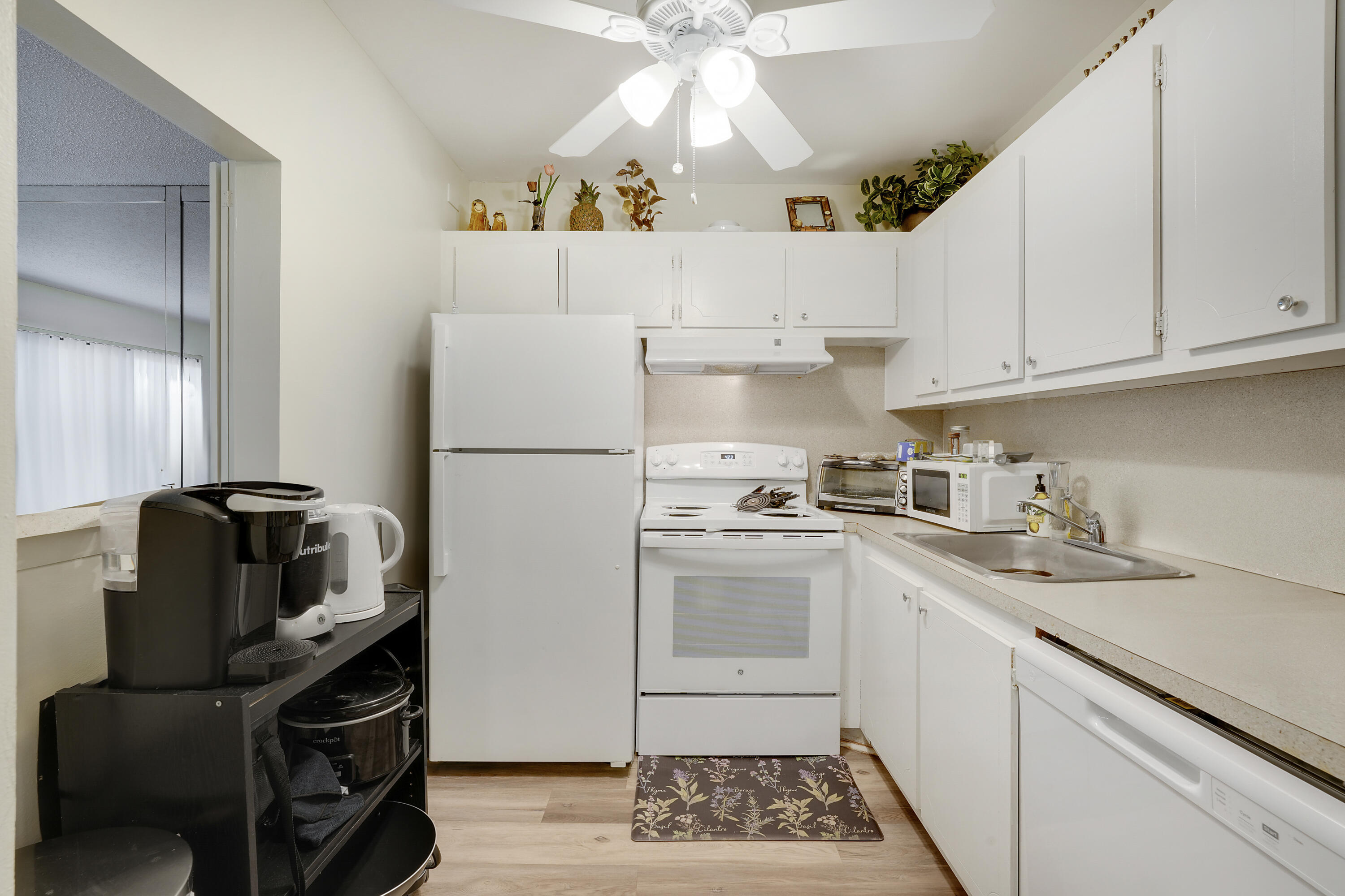 146 Mansfield D Property Photo 6