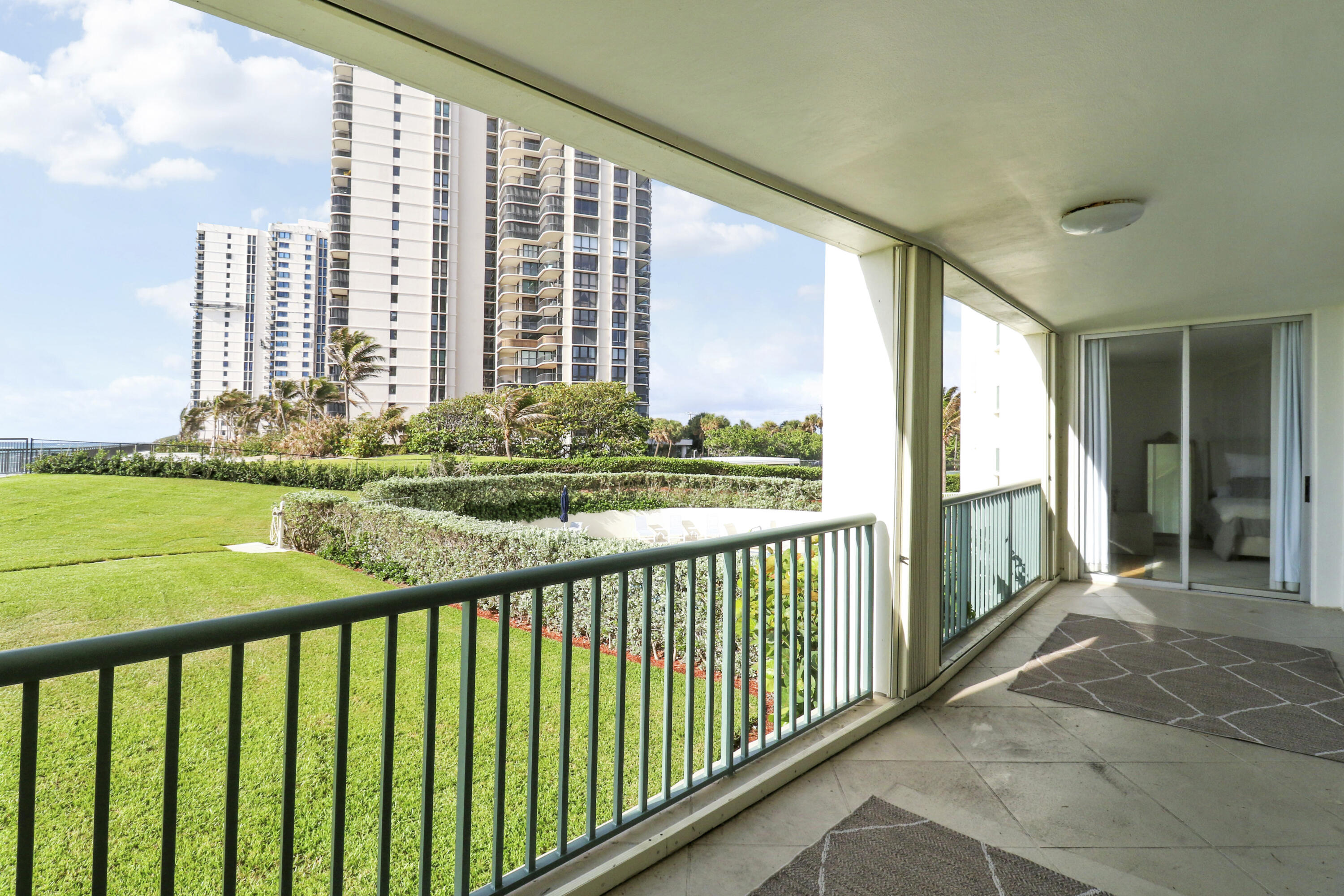 5400 N Ocean Drive 1b Property Photo 23