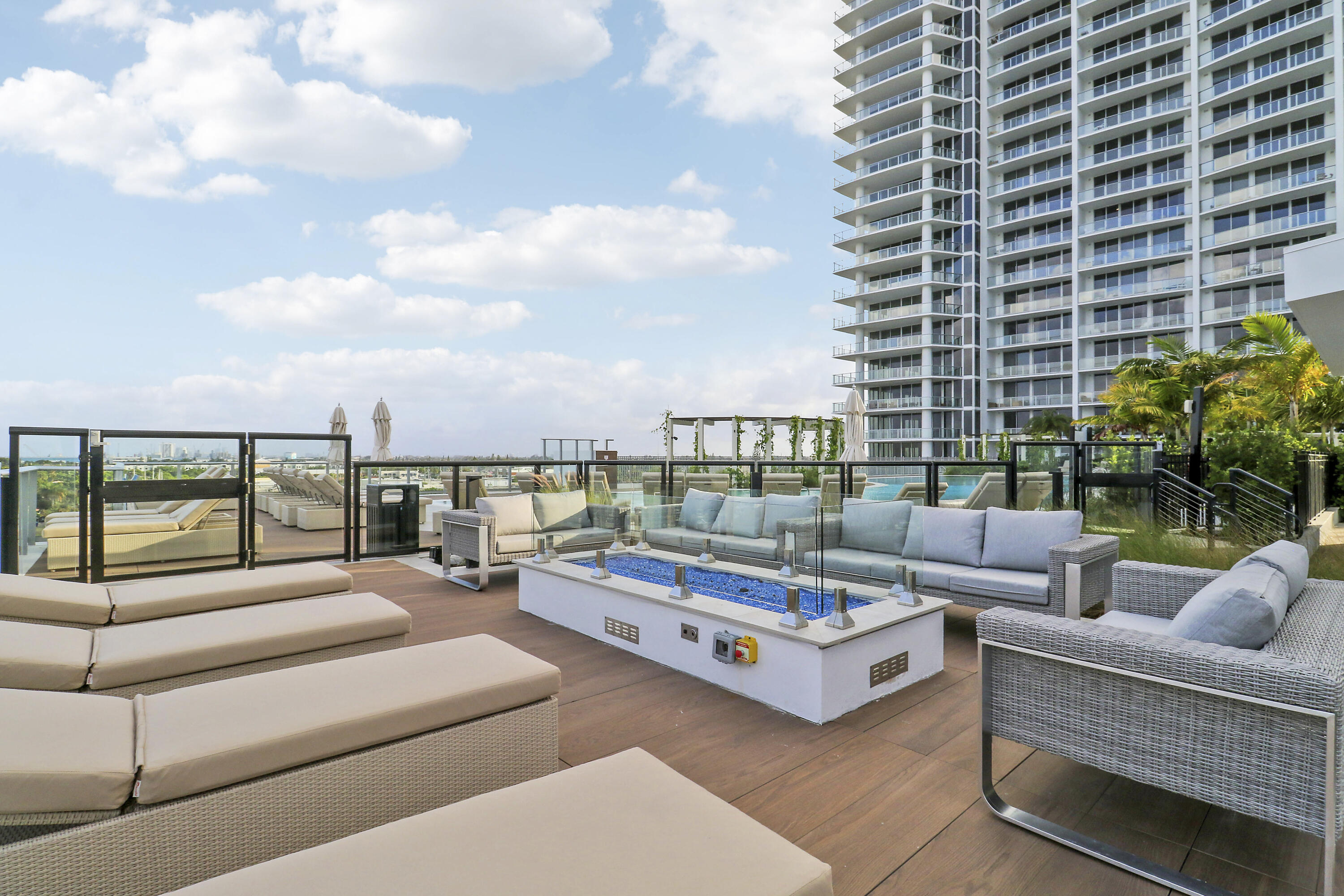 220 Lake Shore Drive 815 Property Photo 60