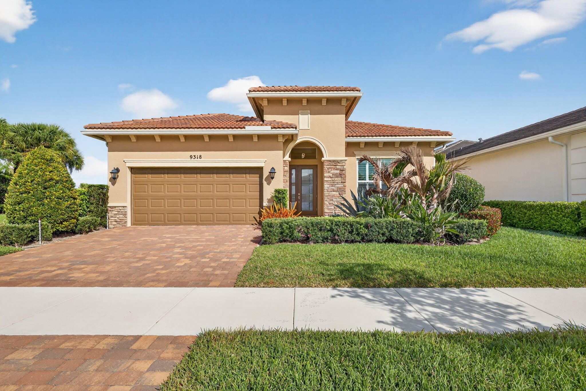 9318 Sw Miracoli Way Property Photo 3