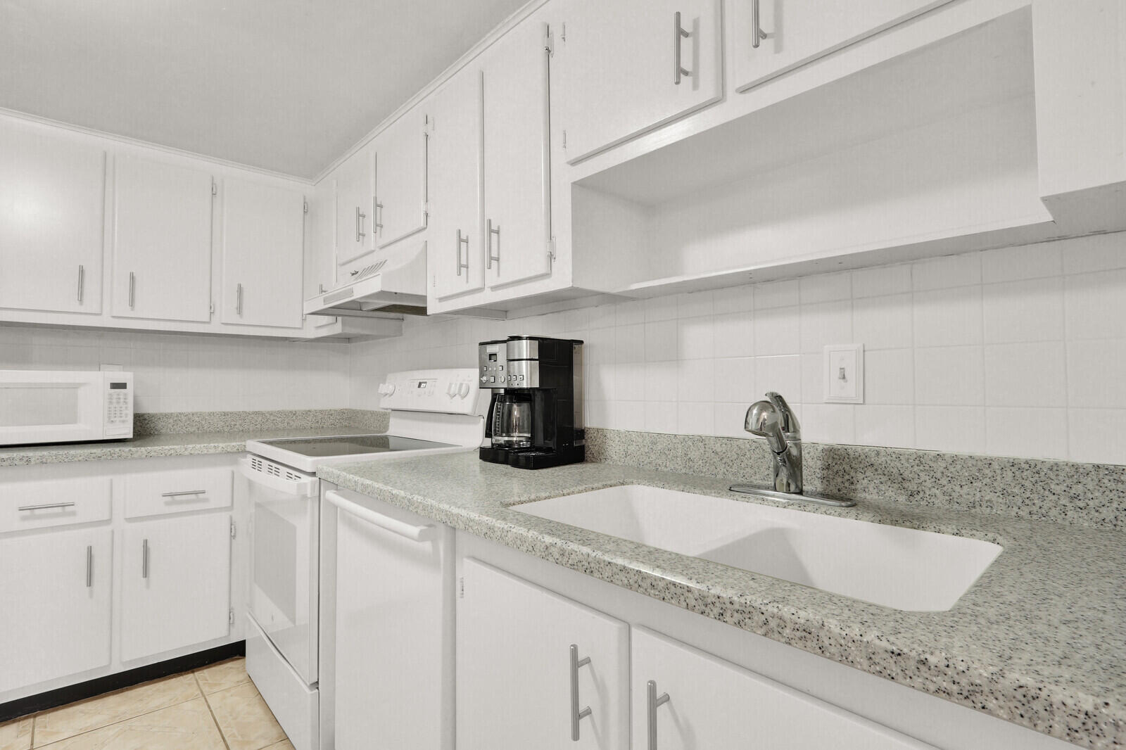 2800 N Ocean Drive A-2b Property Photo 10