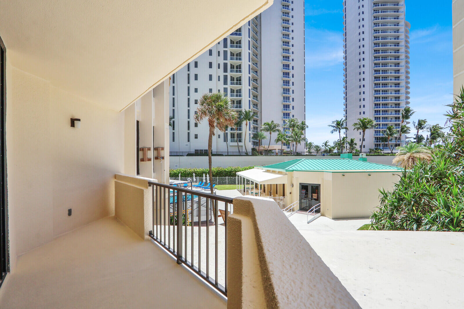 2800 N Ocean Drive A-2b Property Photo 23