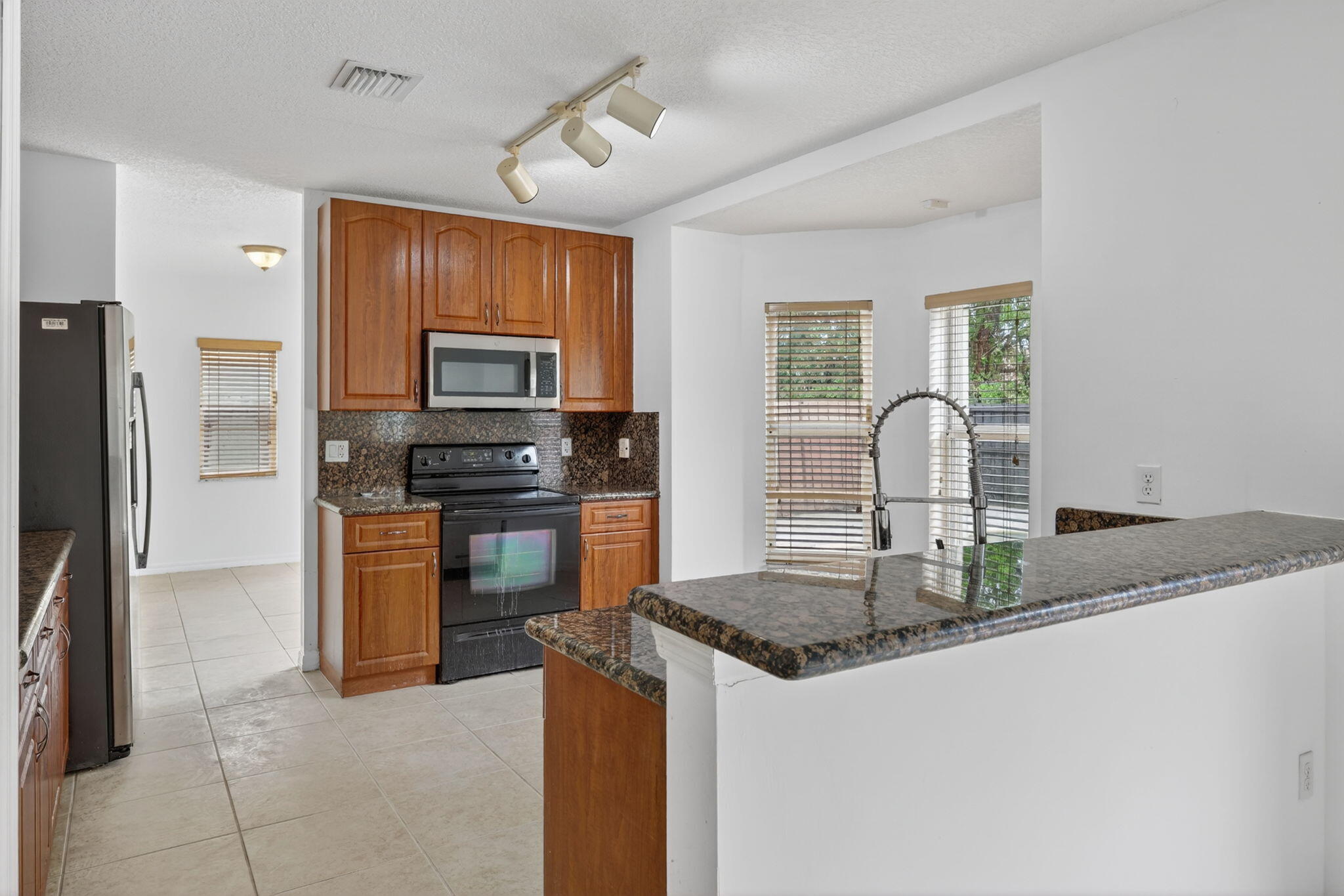 1975 Ne 36th Avenue Property Photo 17