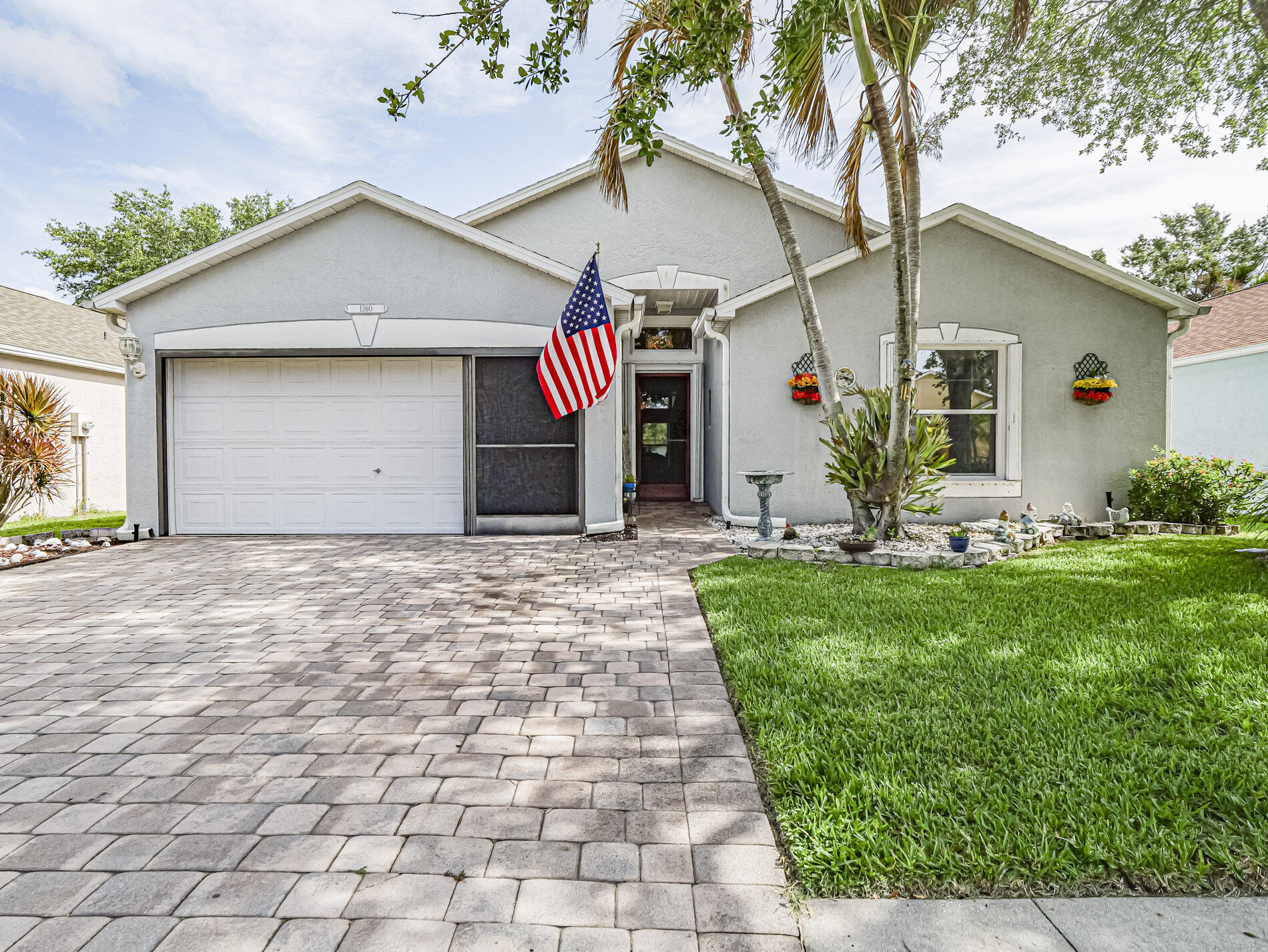 1360 10th Manor Property Photo 1