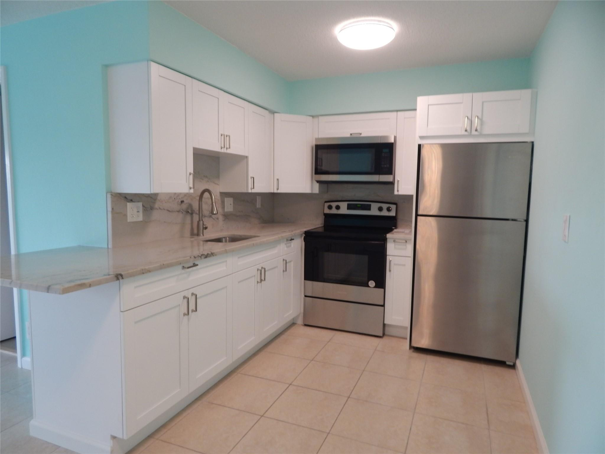 3220 Bayview Drive 314 Property Photo 6