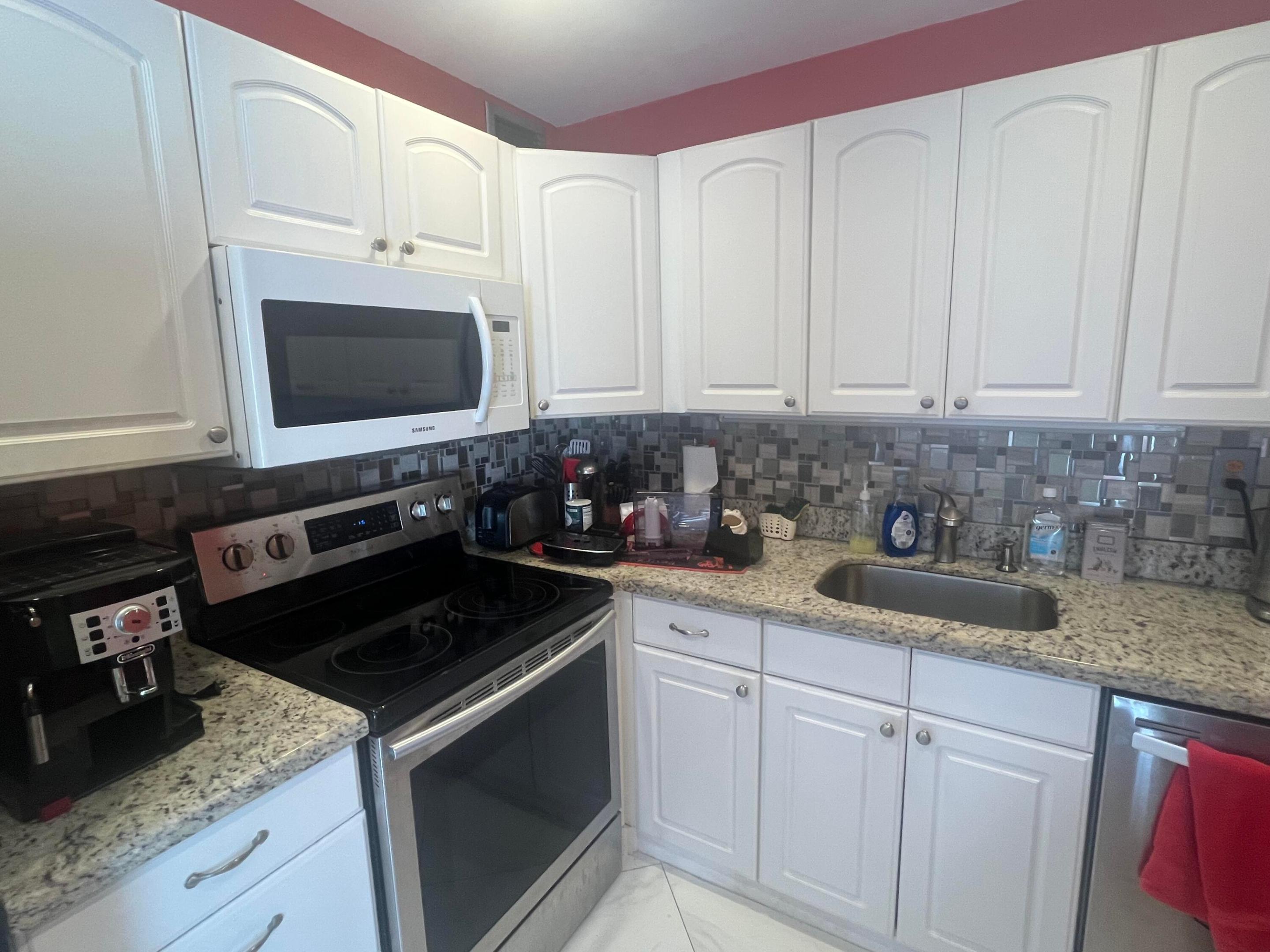 526 Normandy K Property Photo 4