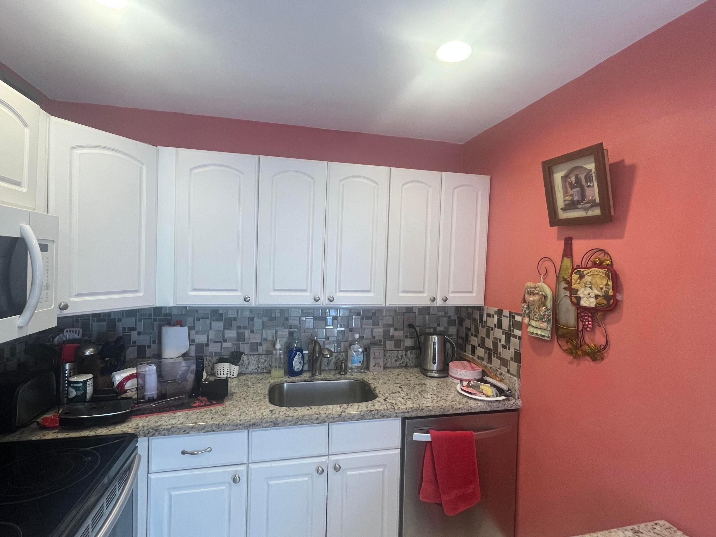 526 Normandy K Property Photo 6