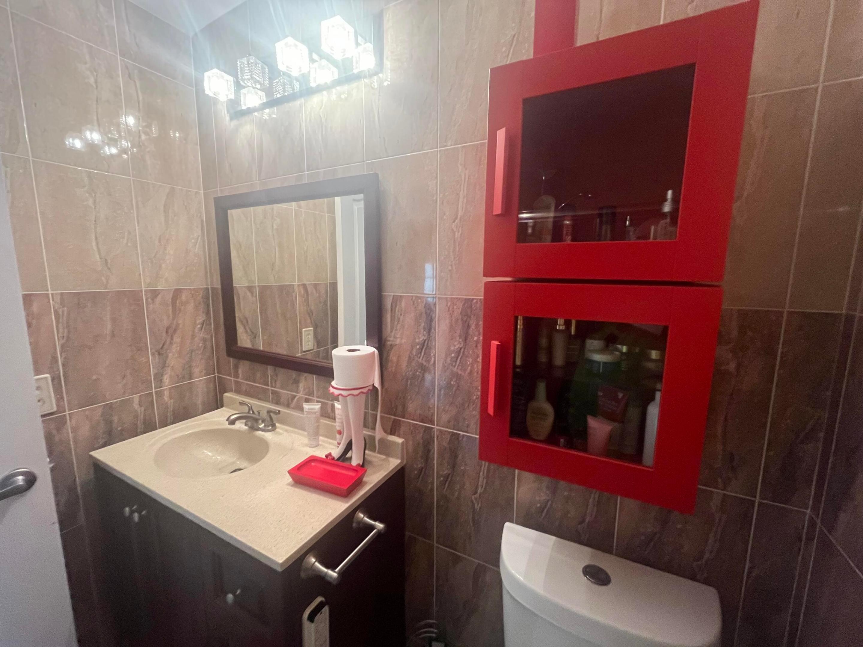 526 Normandy K Property Photo 16