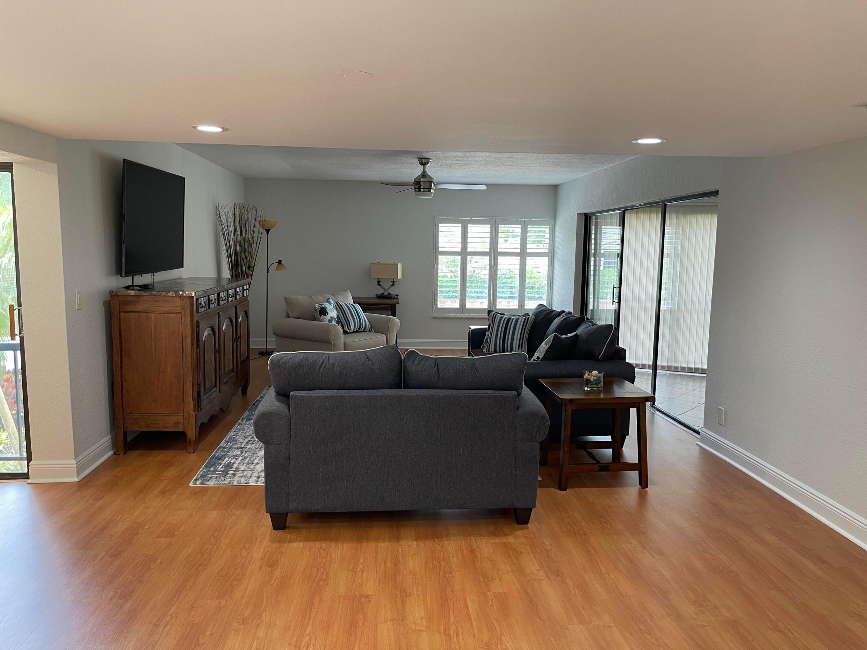 1660 Twelve Oaks Way 203 Property Photo 6