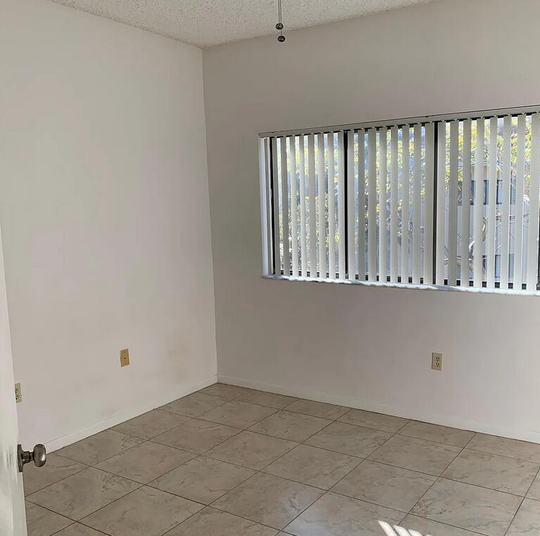 2445 Sw 18th Terrace 703 Property Photo 10