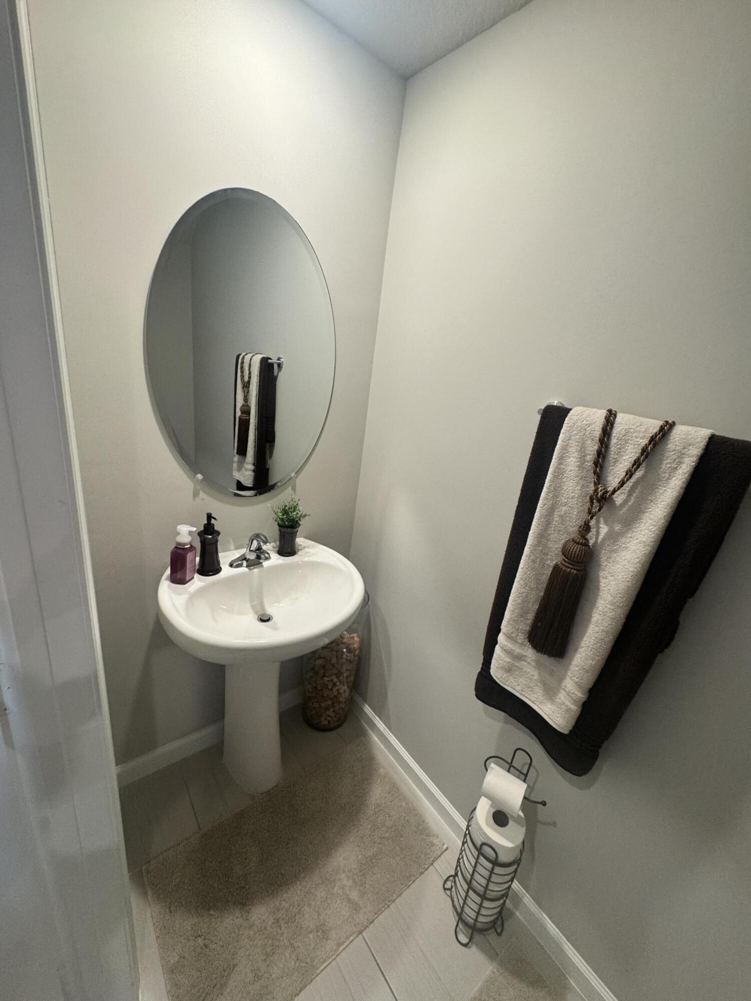 526 Salisbury Circle Property Photo 3