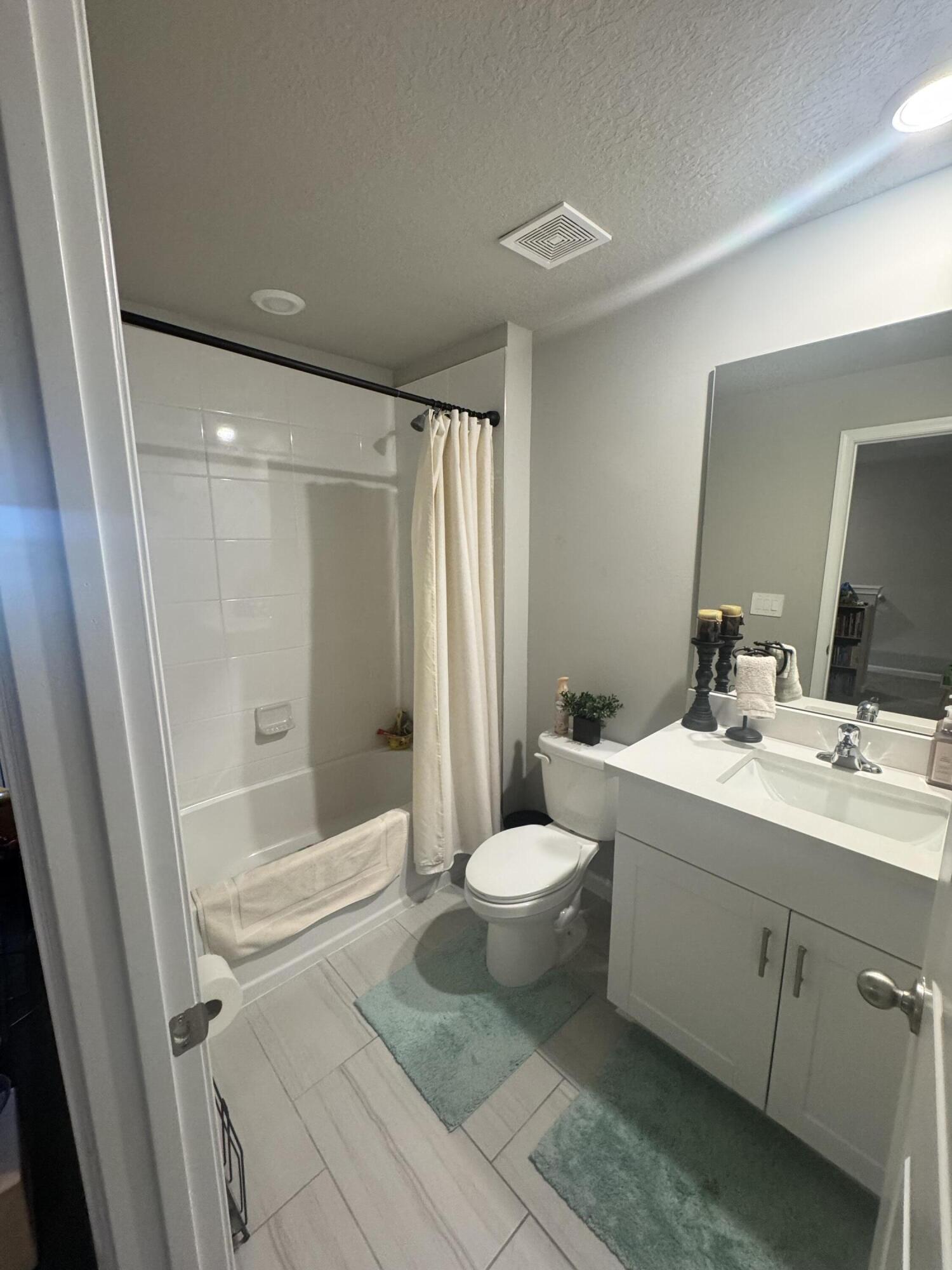 526 Salisbury Circle Property Photo 12