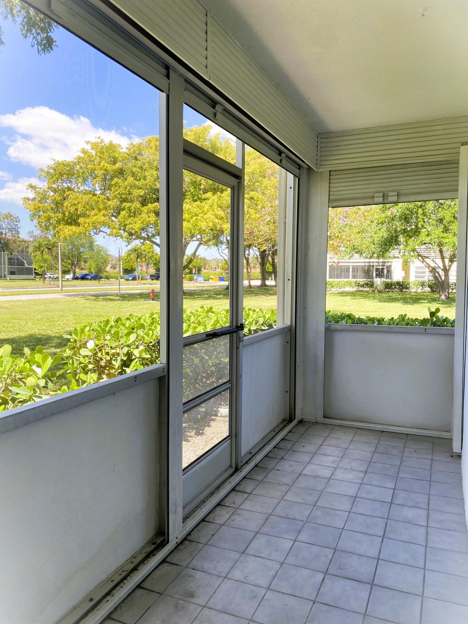 256 Mansfield G Property Photo 17
