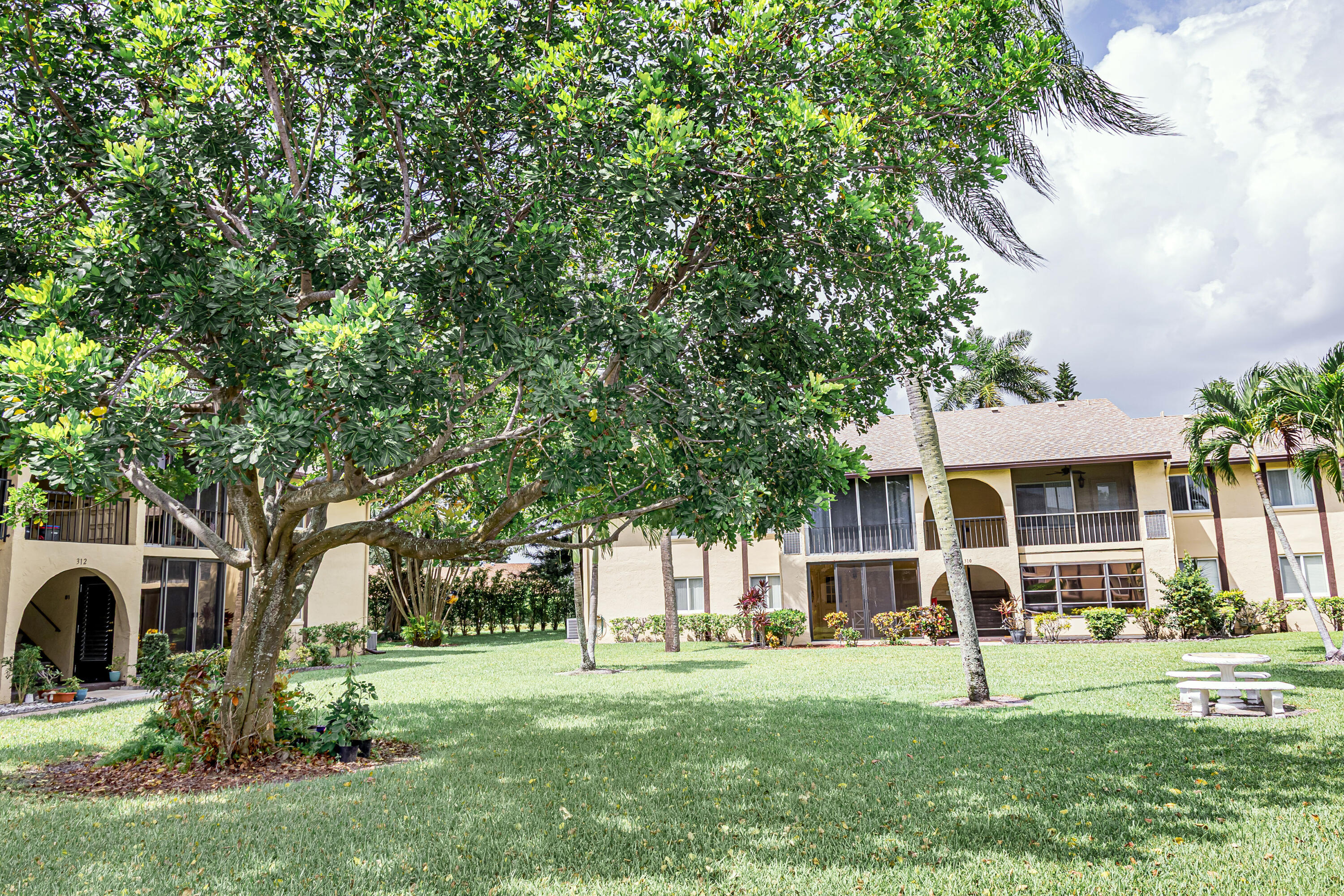 311 Pine Ridge Circle B-1 Property Photo 4