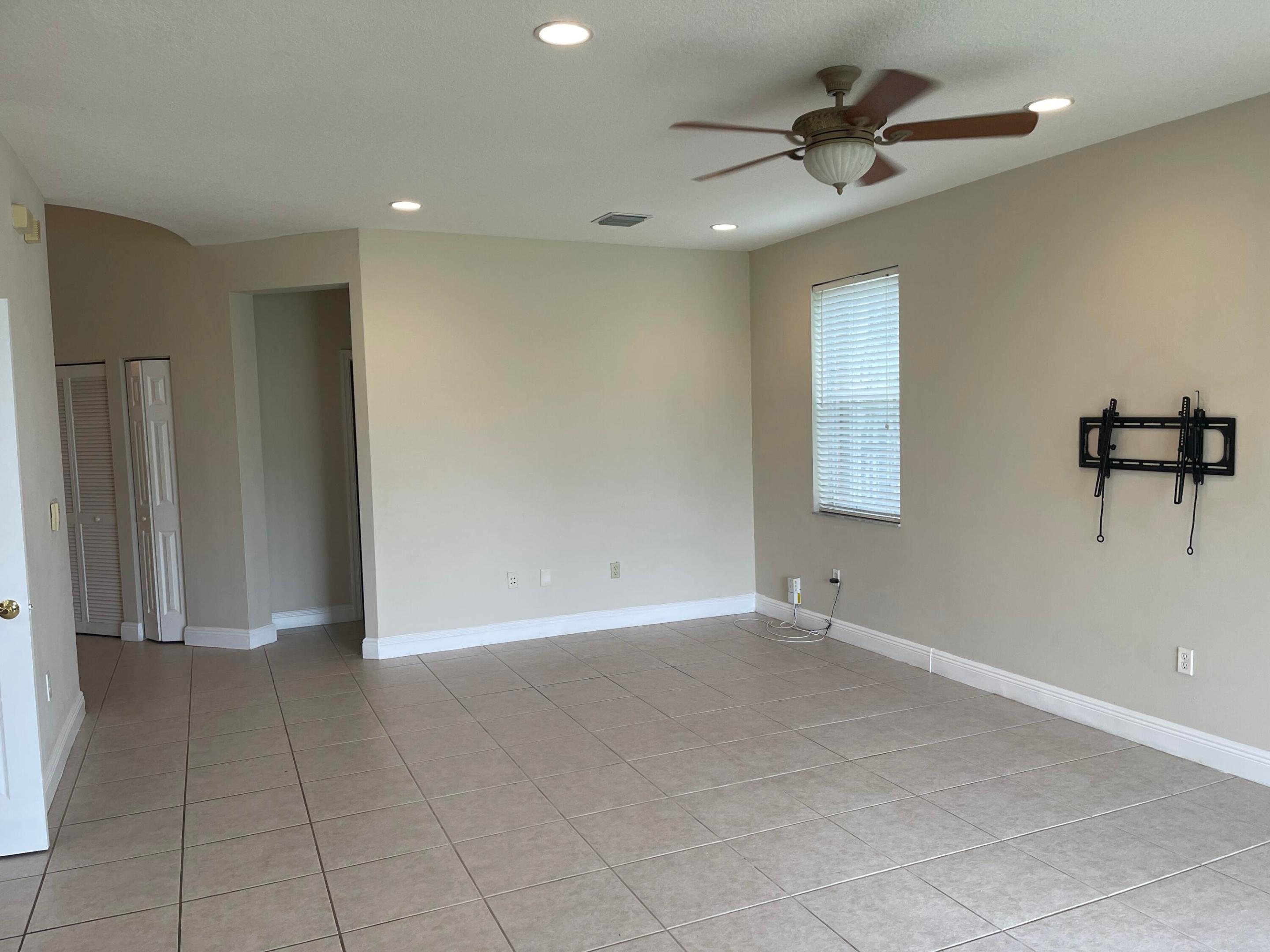 9828 Stover Way Property Photo 8