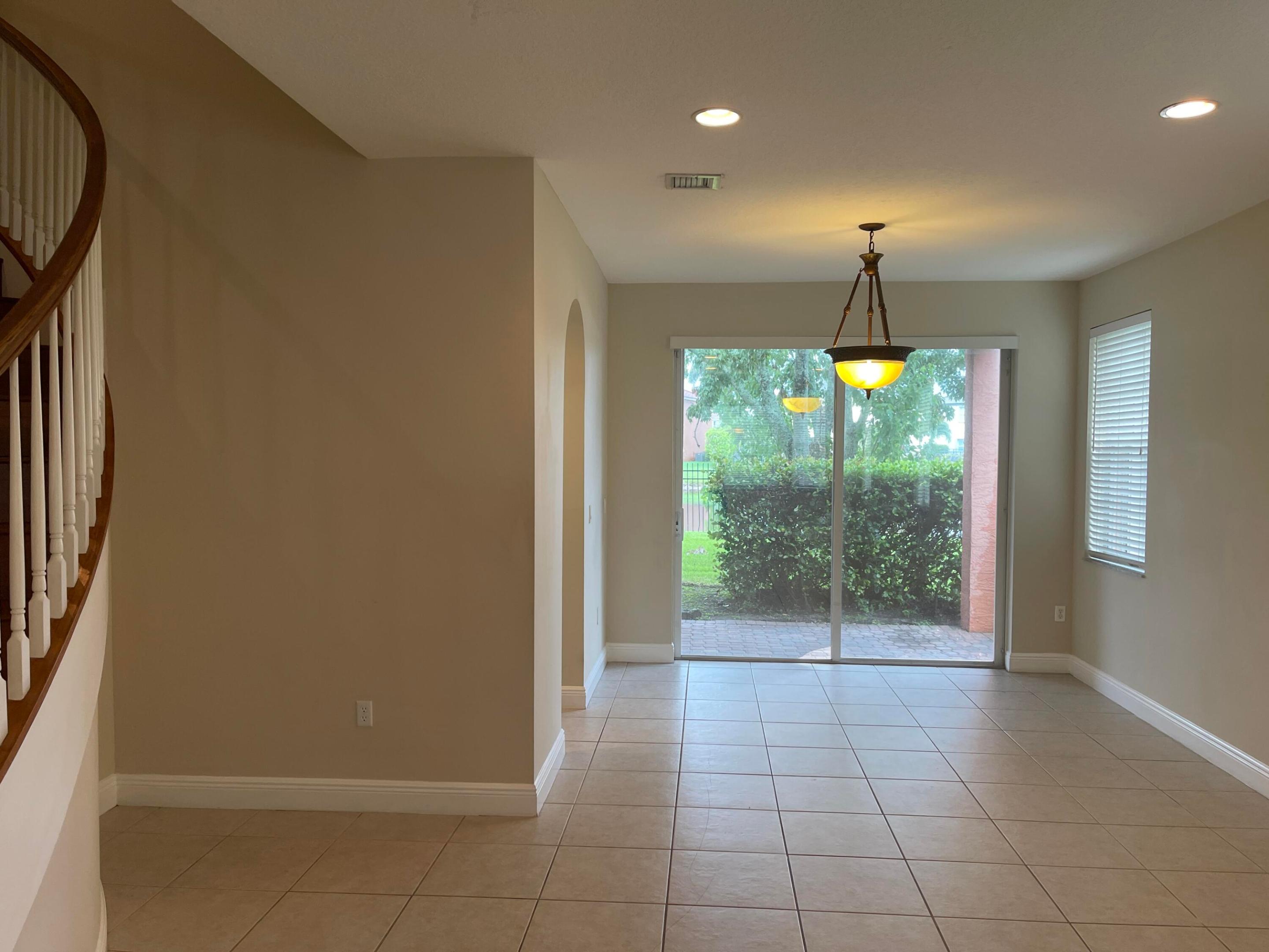 9828 Stover Way Property Photo 10