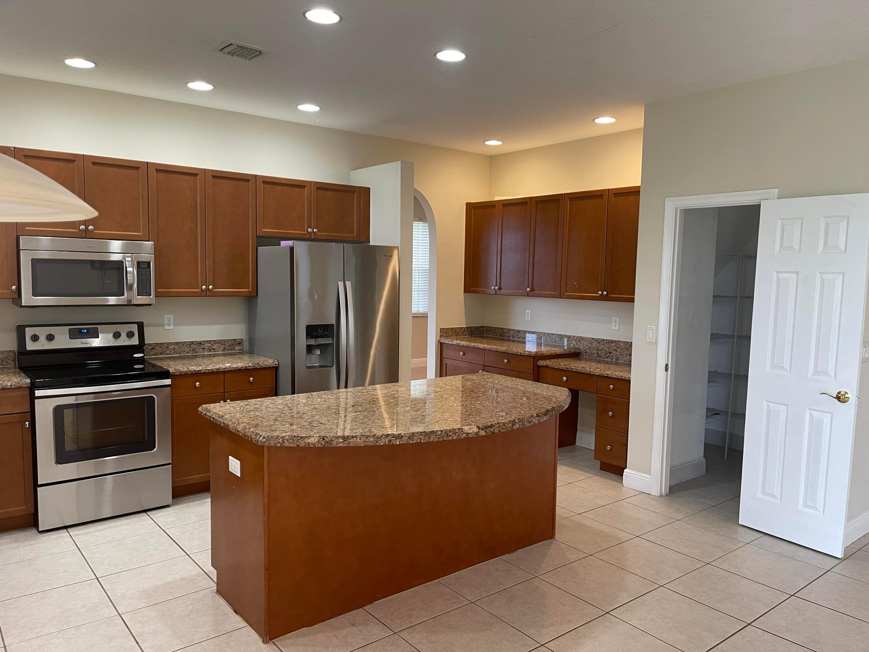 9828 Stover Way Property Photo 13