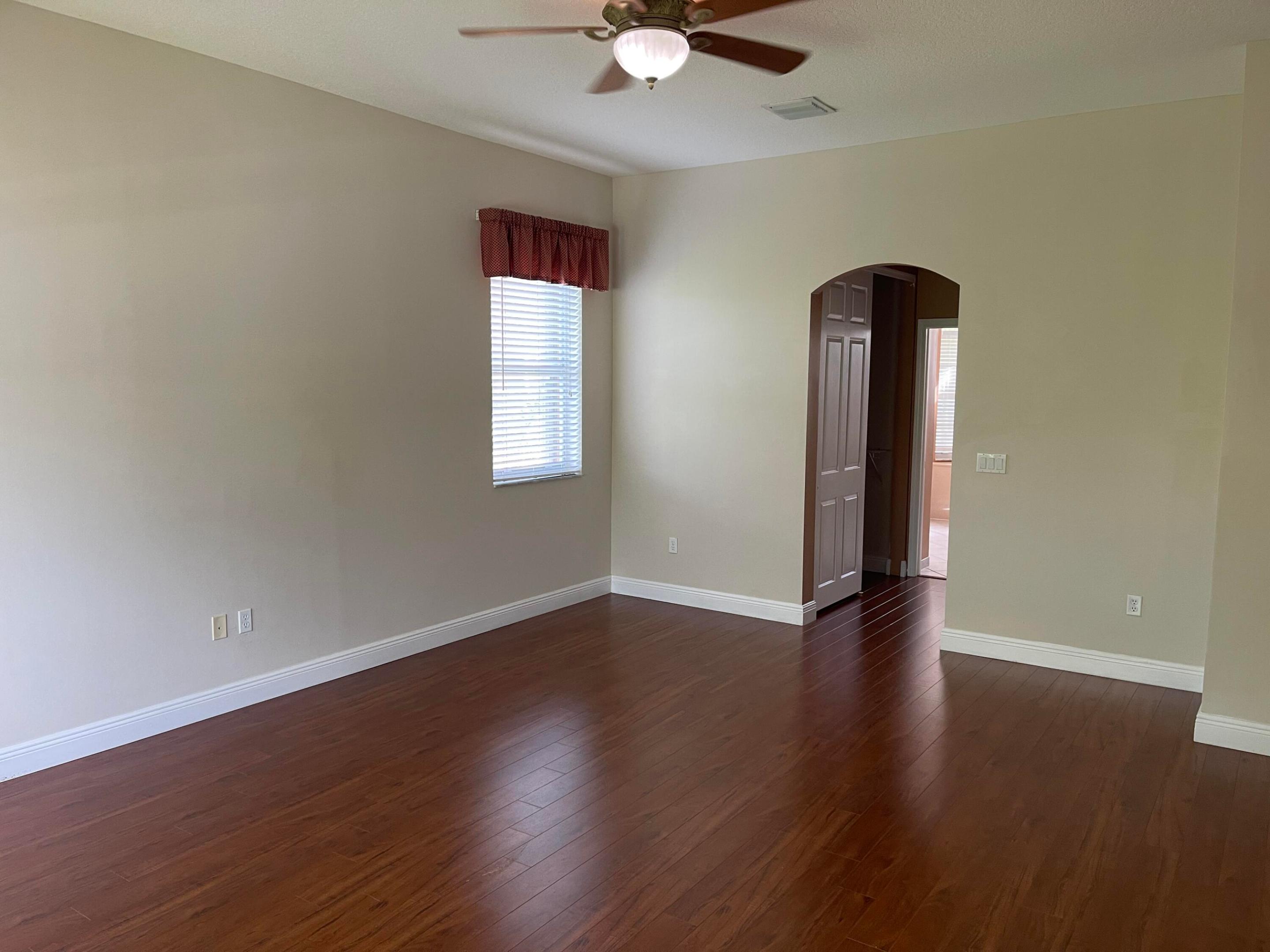 9828 Stover Way Property Photo 18