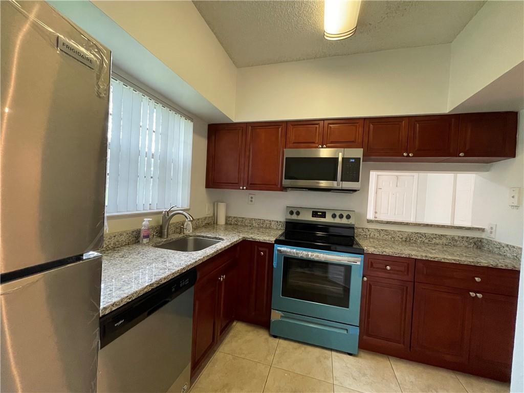 640 Cypress Club Way J12 Property Photo 20