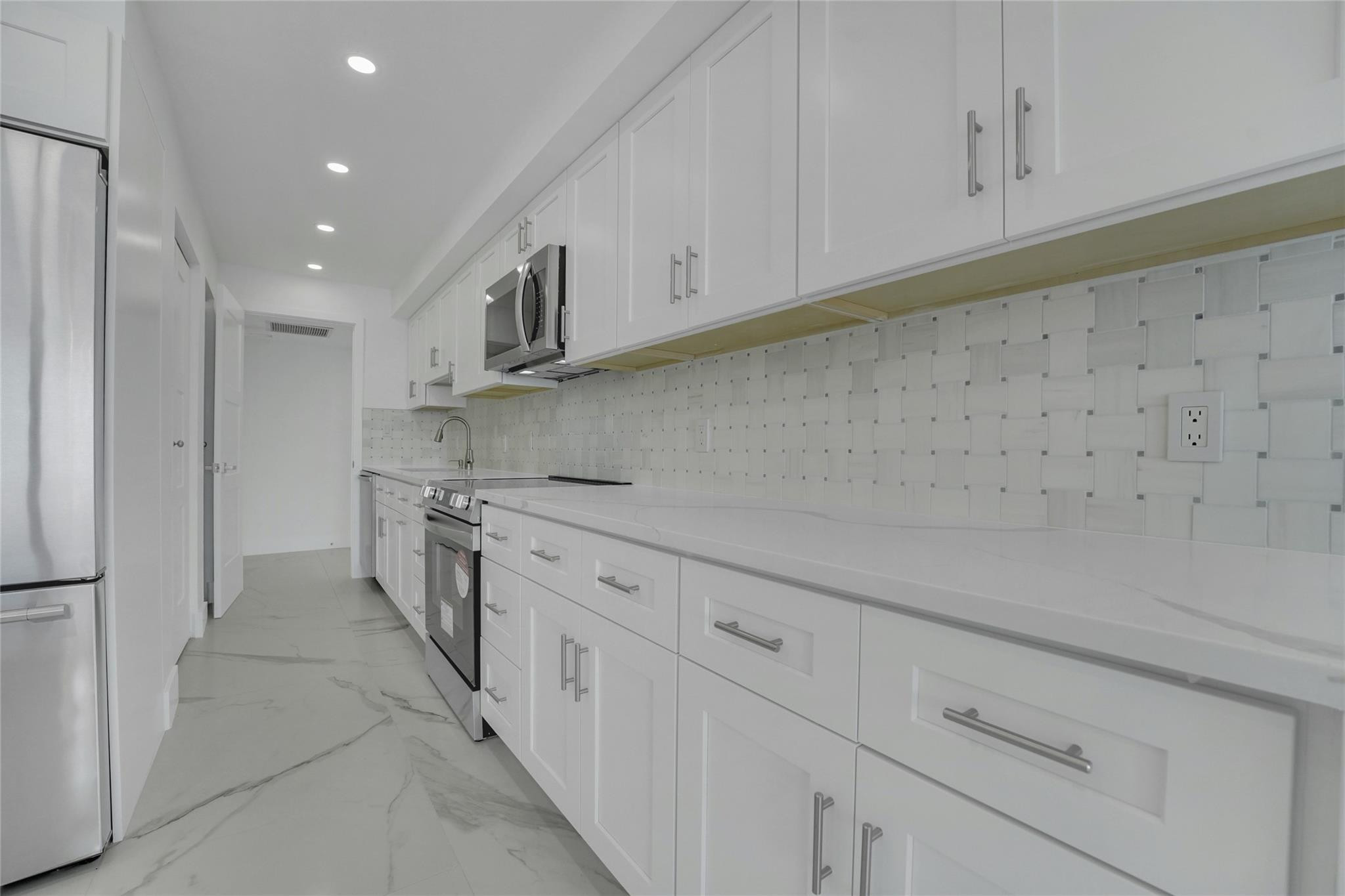 3900 Galt Ocean Drive 511 Property Photo 13