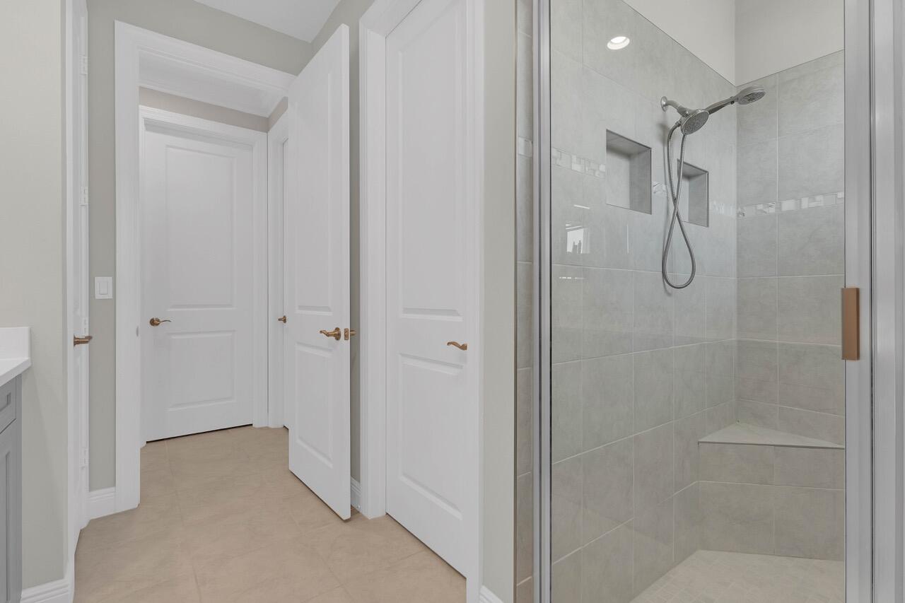 7203 33rd Square Property Photo 16