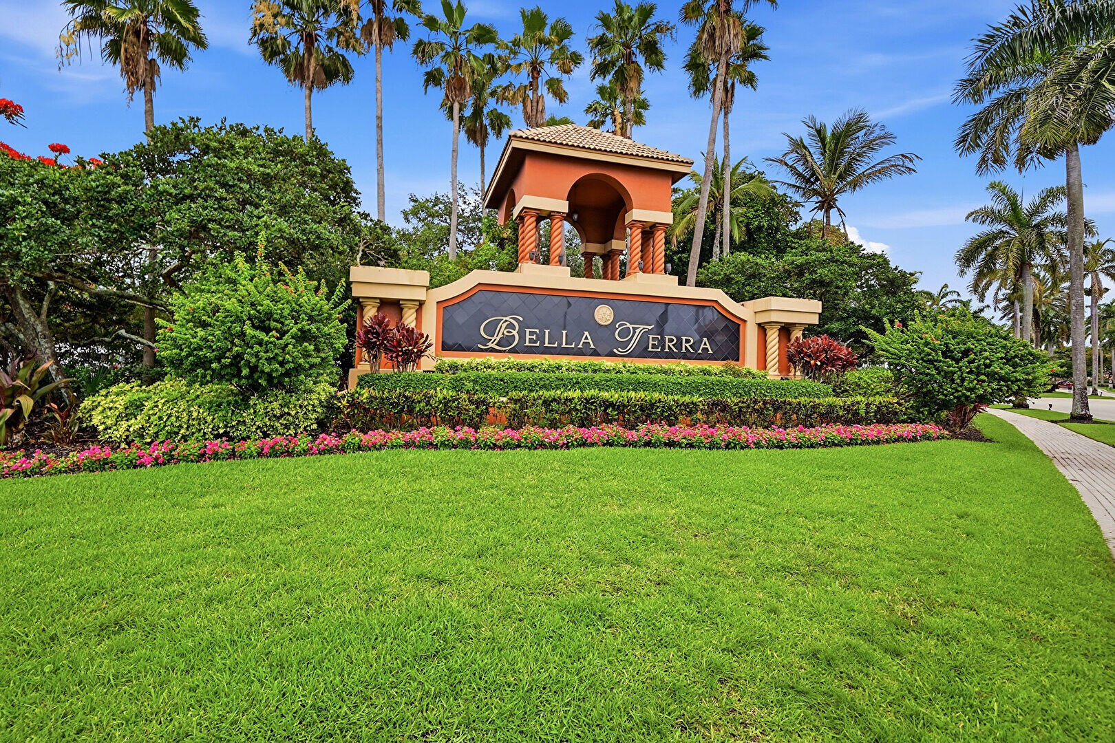 310 Venice Boulevard Property Photo 4