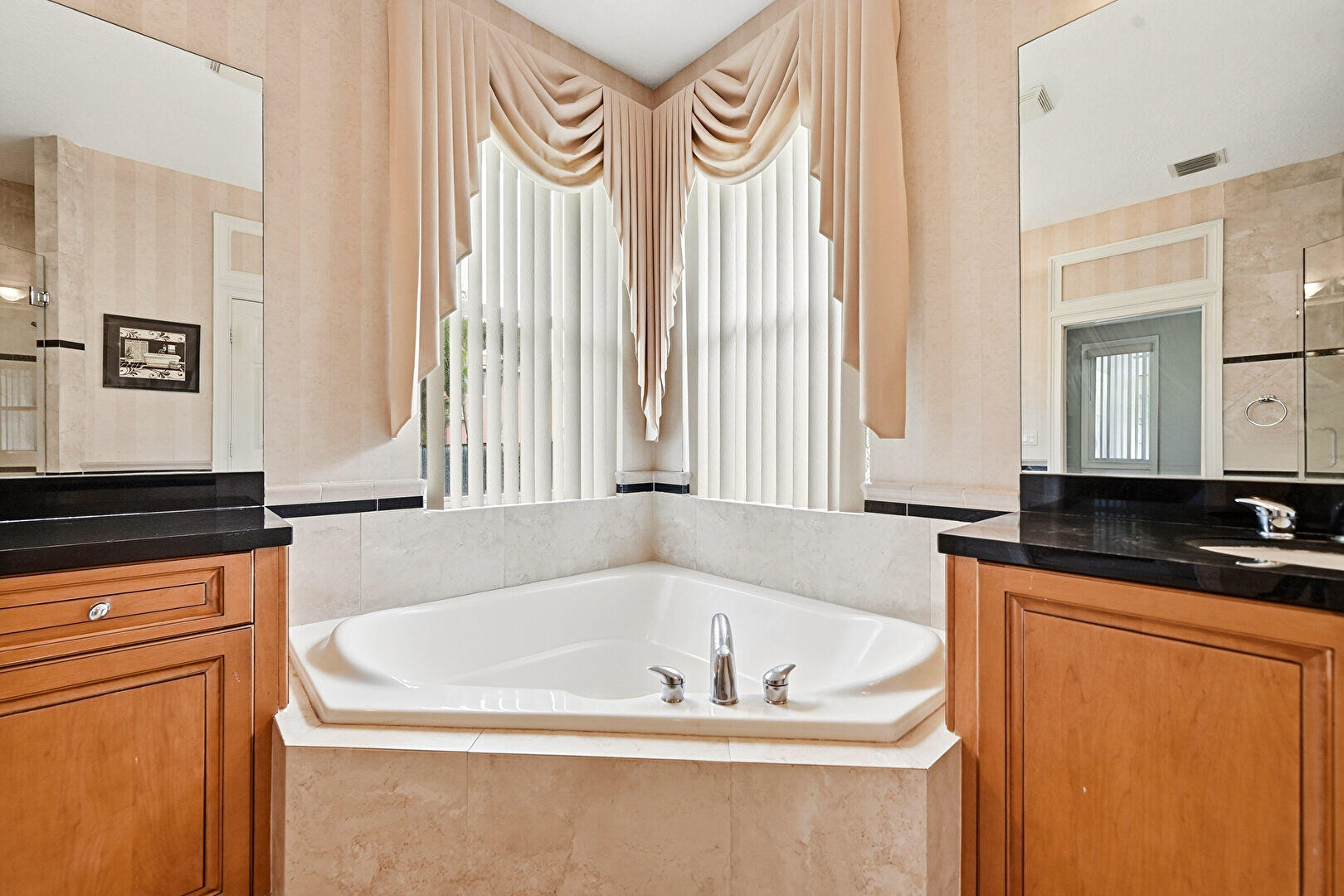310 Venice Boulevard Property Photo 24