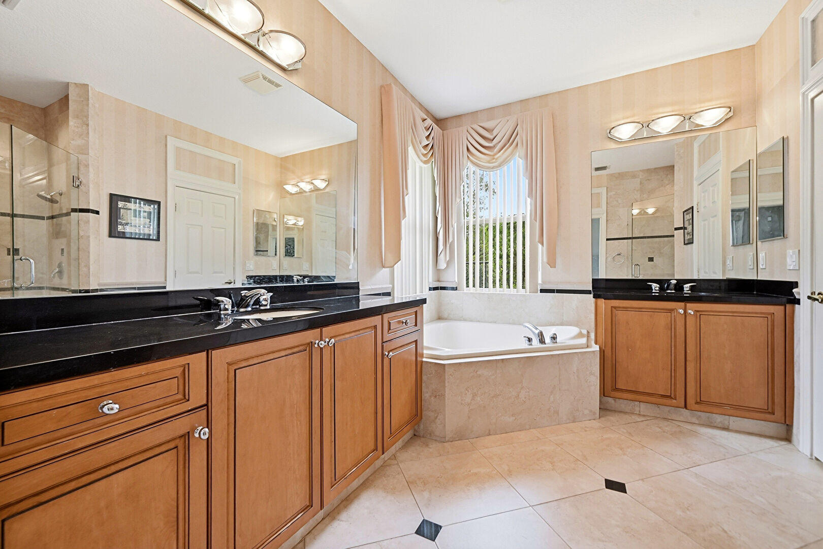 310 Venice Boulevard Property Photo 26