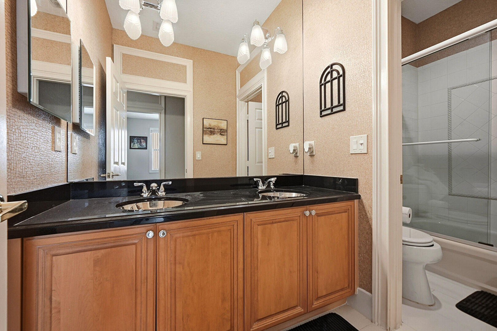 310 Venice Boulevard Property Photo 27