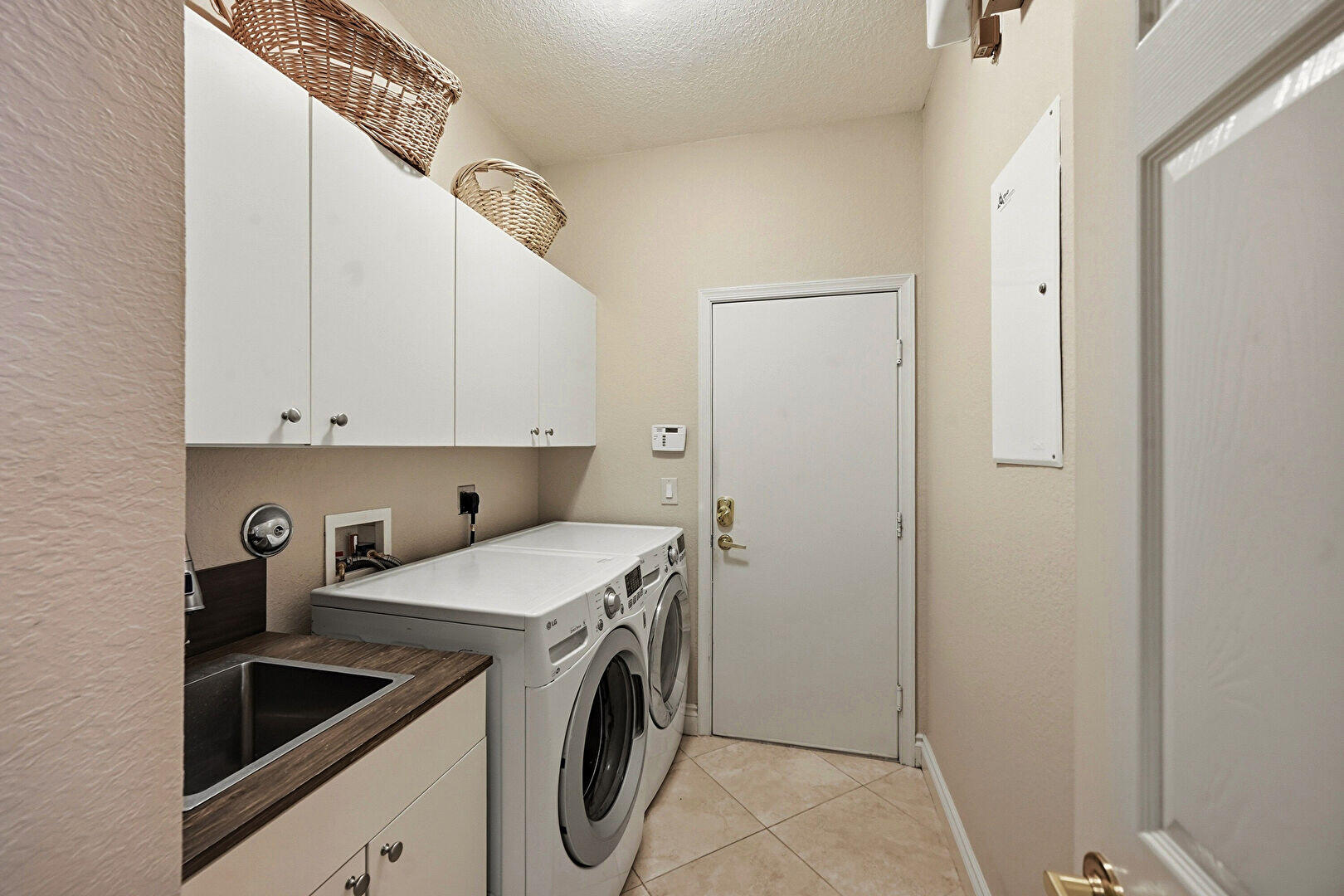 310 Venice Boulevard Property Photo 34